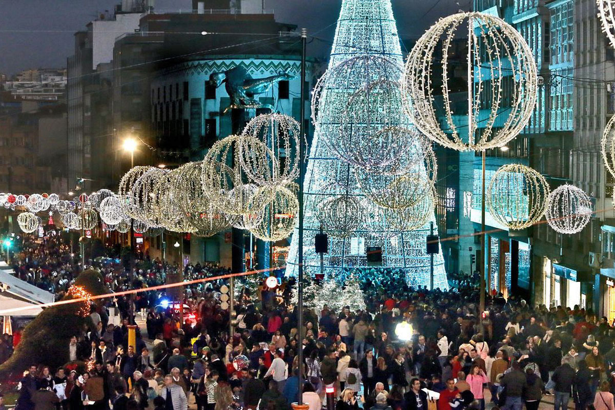 EHGIberica's tweet photo. 💡💥El encendido de luces marca oficialmente el inicio de la Navidad. Pero no sólo Madrid, Barcelona o Sevilla sorprenden.

Descubre y disfruta de nuestras propuestas con autocaravana!
https://t.co/xGV0jO2x3T https://t.co/iiFQkQnwLW