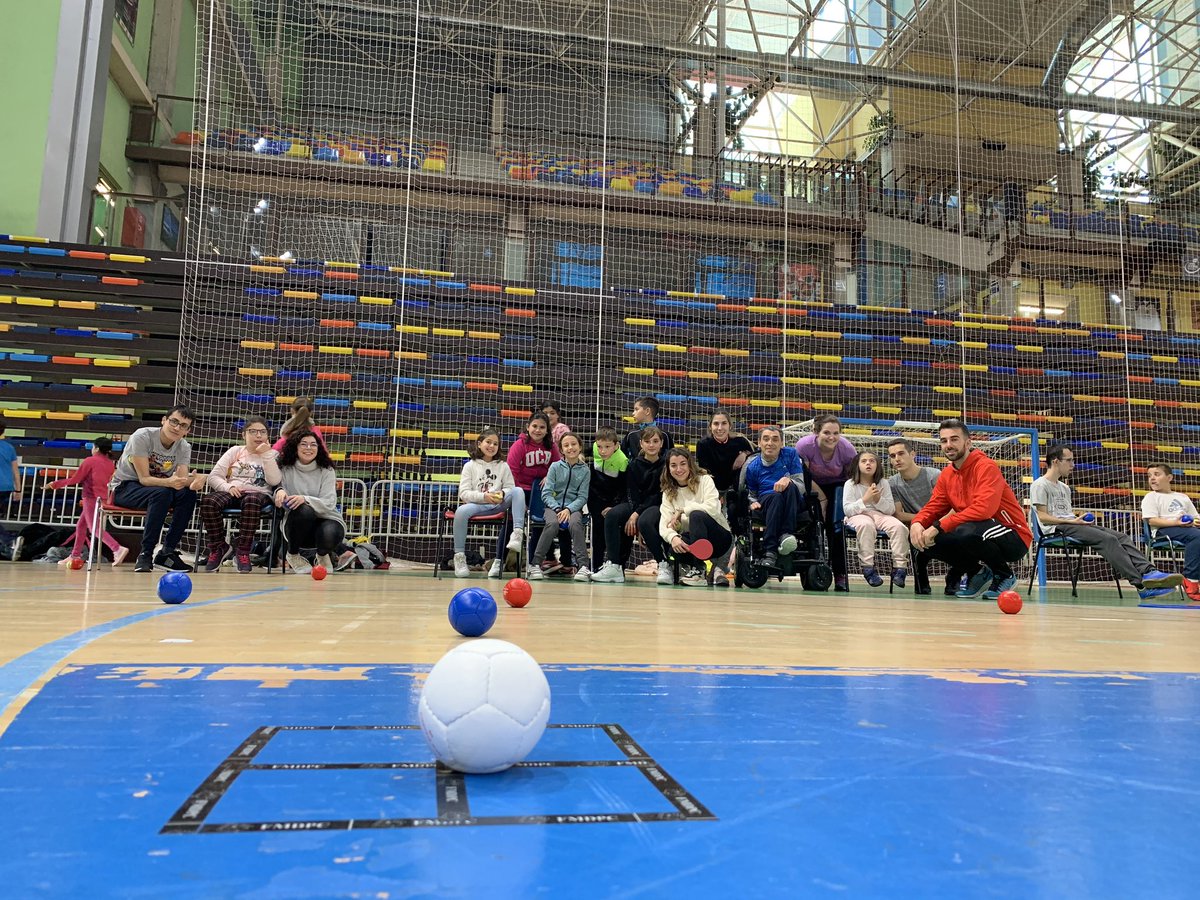 augusto_jdlf's tweet photo. Disfrutando de una mañana de deporte inclusivo #JornadaInclusivaUAH @IMECAUAH @Fundacion_ONCE @FacEducacionUAH https://t.co/4LTIAbctL6