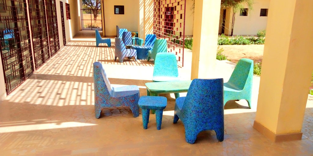 azoubig's tweet image. RT #bibsen RT lambayecenter: Oui à l&apos;économie circulaire pour optimiser l&apos;exploitation de nos matières premières ! 

#LearningCenter
#GreenLibrary
#environnement 
#recyclage 
#kebetu