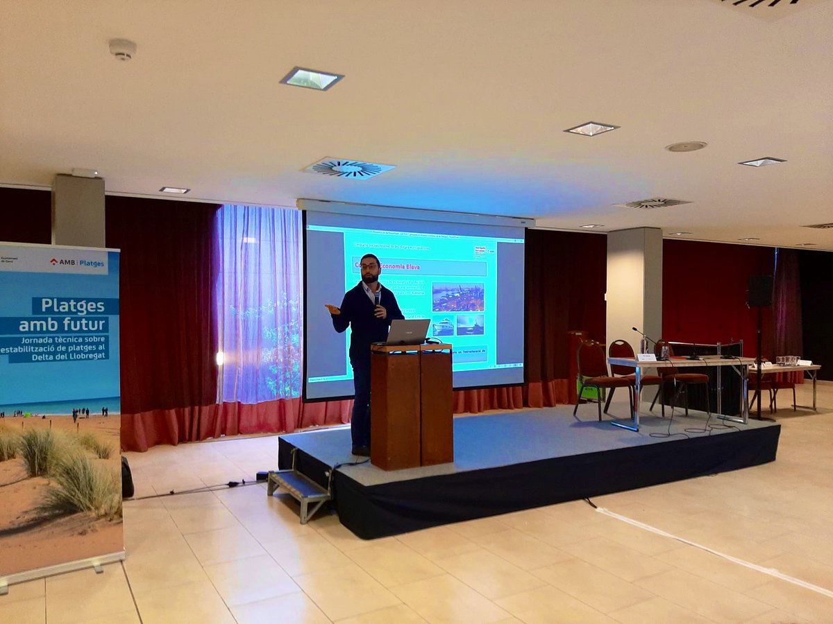 Avui hem presentat l’estudi sobre l’impacte socioeconòmic de les platges metropolitanes a la Jornada Platges amb futur organitzada per <a href="/ParcsplatgesAMB/">Parcs i platges AMB</a> Estimem un impacte econòmic total de prop de 400 milions de € #economiablava #economiasostenible