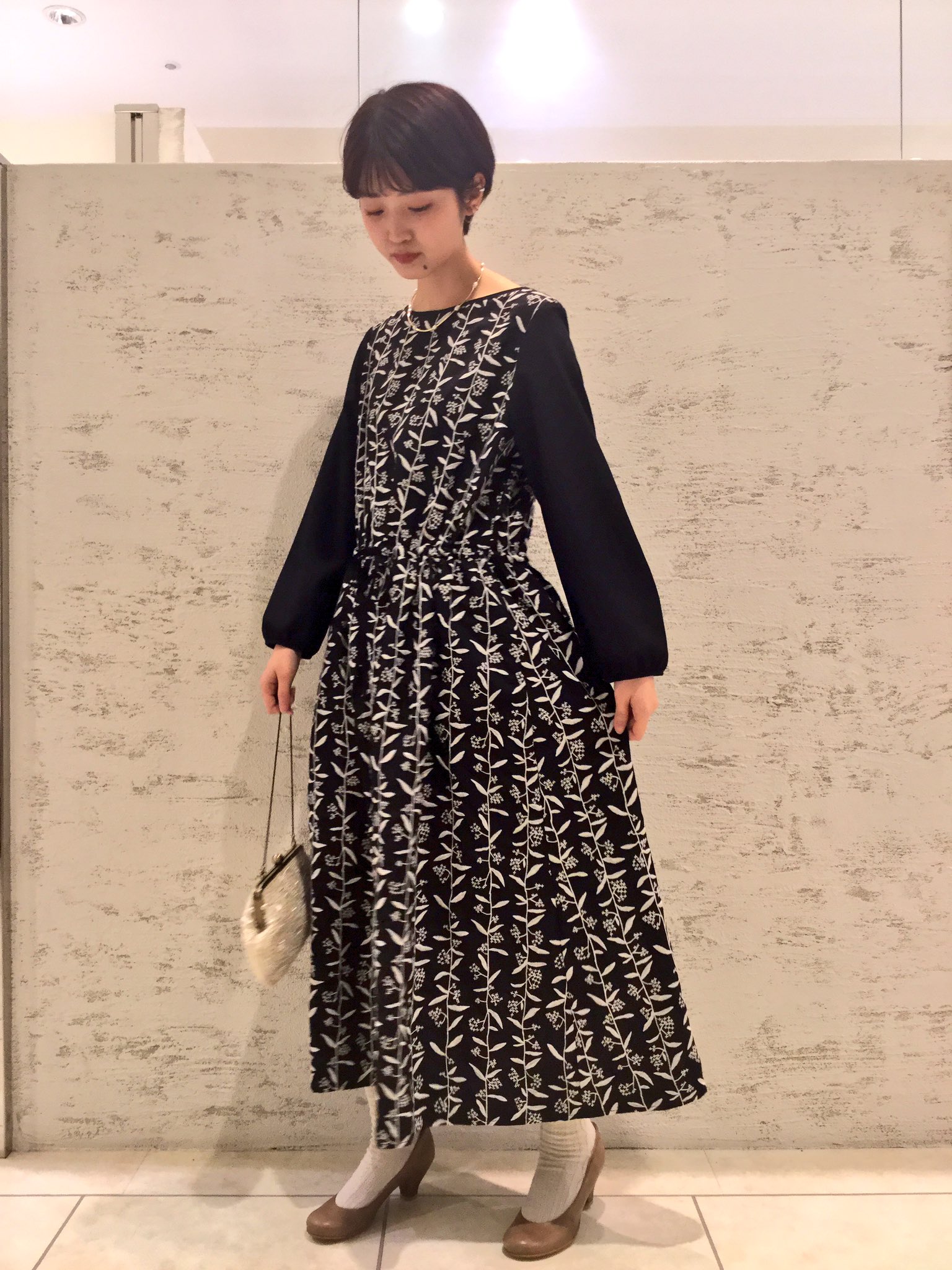 ビュルデサボン 札幌パルコ Bulle De Savonより つるくさ刺繍のワンピースが入荷しました 刺繍も全体に入っており 1枚で華やかな印象になります これからの時期に 卒園式や謝恩会などにもお使いいただけます ワンピース 着用 16 800 Tax 2枚目