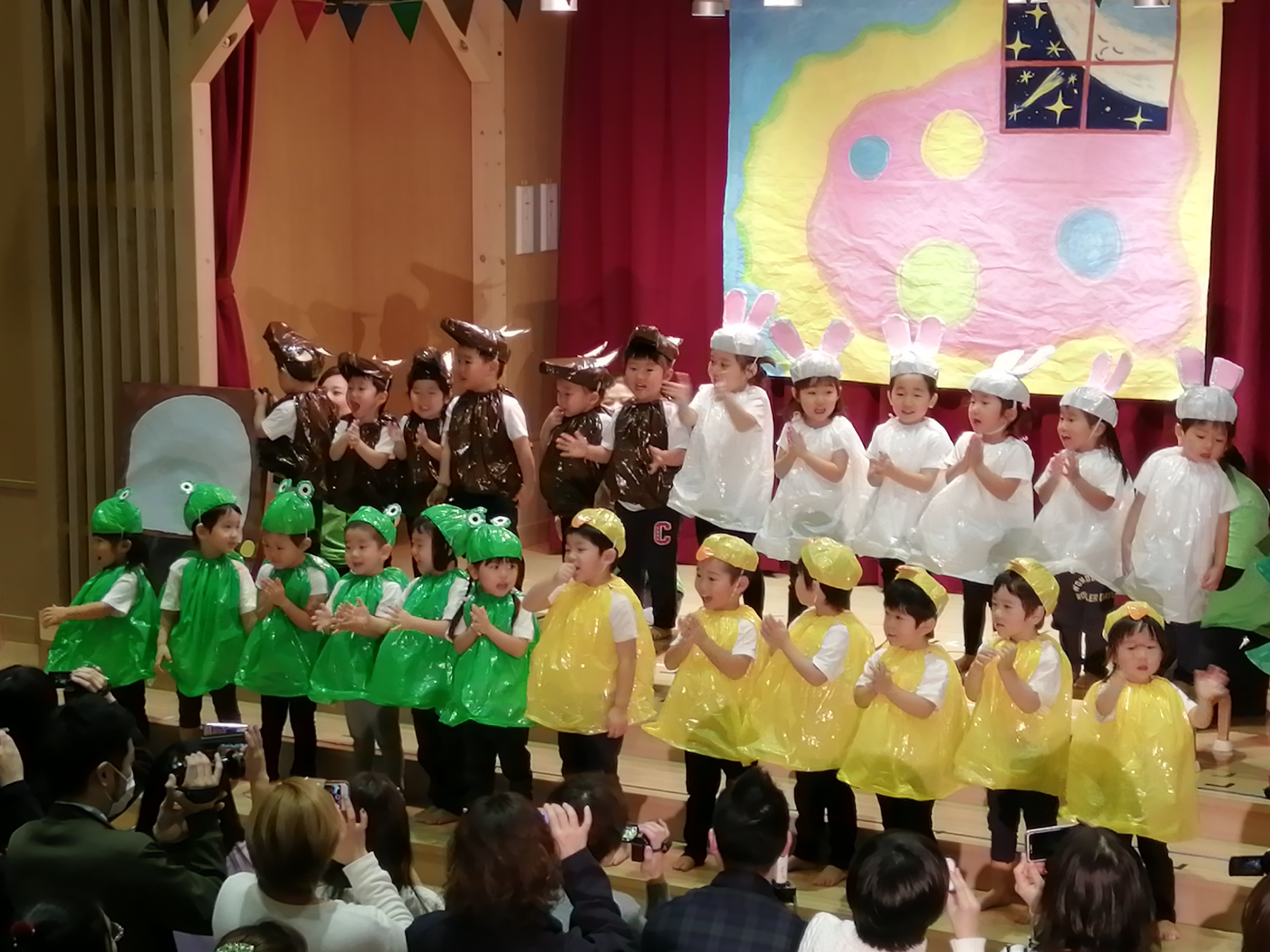 社会福祉法人札幌光陽会 Auf Twitter クリスマス会 前半 あひる組 りす組 うさぎ組の子ども達の発表 衣装も華やかでいいですね みんながんばってます 西岡高台保育園 クリスマス会 あひる組 りす組 うさぎ組 T Co Ywzo3u4w Twitter