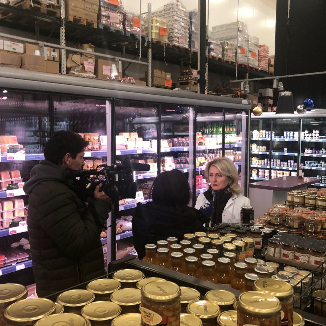 En direct de notre comptoir de vente sur <a href="/BFMTV/">BFM</a> @PremiereEdition, aux côtés de la journaliste <a href="/AshleyChevalier/">Ashley Chevalier</a>.

#Maisonmédelys #Médelys #Medelys #30ansdepassion #BFMTV #Rungis #Paris #marchederungis