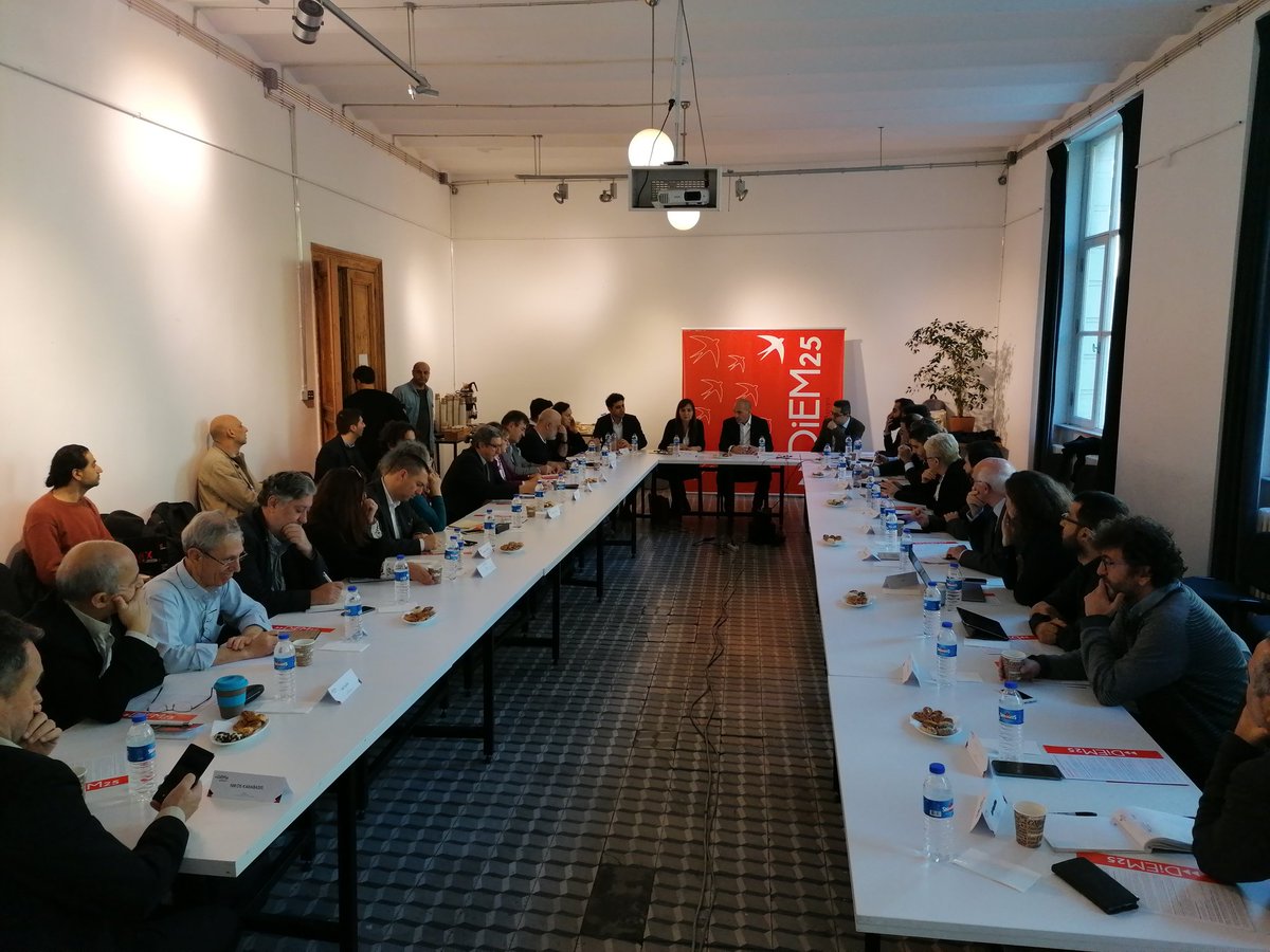DiEM_25's tweet photo. We need to shift towards post-capitalism. That's the subject of today's roundtable meeting with @yanisvaroufakis here in #Istanbul.

"What we're experiencing today everywhere across the world is socialism for the bankers and austerity for the many." https://t.co/OPoCmGsG7p