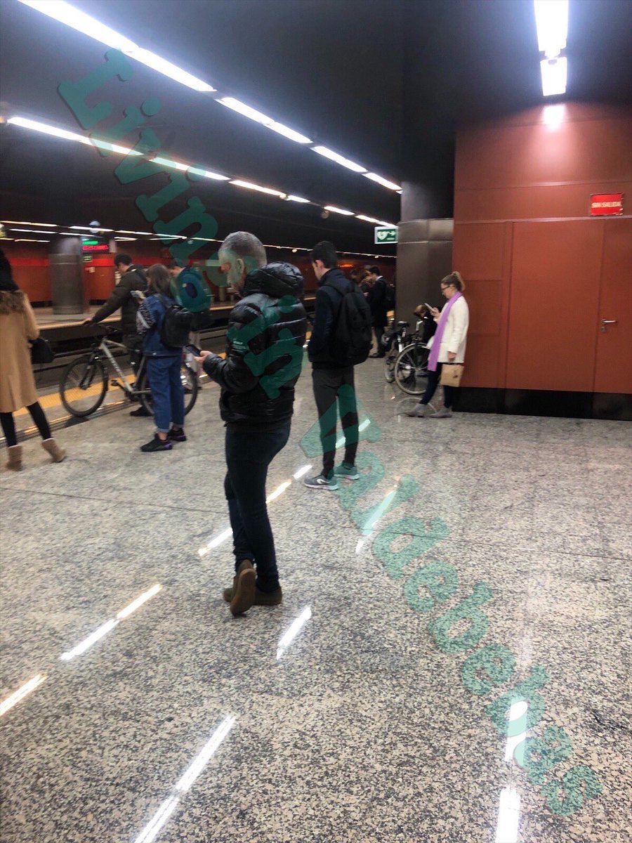 LivingValdbebas's tweet photo. Desde que se abrió de nuevo el túnel de recoletos la línea del aeropuerto sufre retrasos diarios.. Llevamos en la estación de Valdebebas desde las 08:07 ¡¡¡y son las 08:45!!! Esta es la imagen de todos los días 😡😡😡 #solucionesvdbbya @CercaniasMadrid @JMDHortaleza @jcalderero https://t.co/PEtFJKoKkA