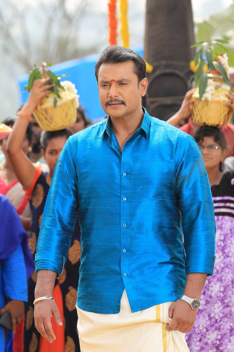 dasadarshan's tweet image. ಕಳೆದ ವರ್ಷ ಯಾವುದೇ ಚಿತ್ರ ಬಿಡುಗಡೆಯಾಗದಿದ್ದರೂ ತಾಳ್ಮೆಯಿಂದ ಕಾದು ಈ ವರ್ಷ ಬಿಡುಗಡೆಯಾದ 3 ಚಿತ್ರಗಳಿಗೂ ನೀವು ತೋರಿರುವ ಪ್ರೀತಿ-ಅಭಿಮಾನಕ್ಕೆ ಧನ್ಯವಾದಗಳು
ಮನೆಮಂದಿಯೆಲ್ಲರ ಜೊತೆಗೆ ಬಂದು ಆಶೀರ್ವದಿಸುತ್ತಿರುವ ಪ್ರೇಕ್ಷಕ ಸಮೂಹಕ್ಕೆ, ಶುಭ ಕೋರಿದ ನನ್ನ ಎಲ್ಲಾ ಸೆಲೆಬ್ರಿಟಿಗಳು, ಸ್ನೇಹಿತರಿಗೂ ಸದಾ ಚಿರಋಣಿ😊
ನಿಮ್ಮ ದಾಸ ದರ್ಶನ್ 
#Odeya