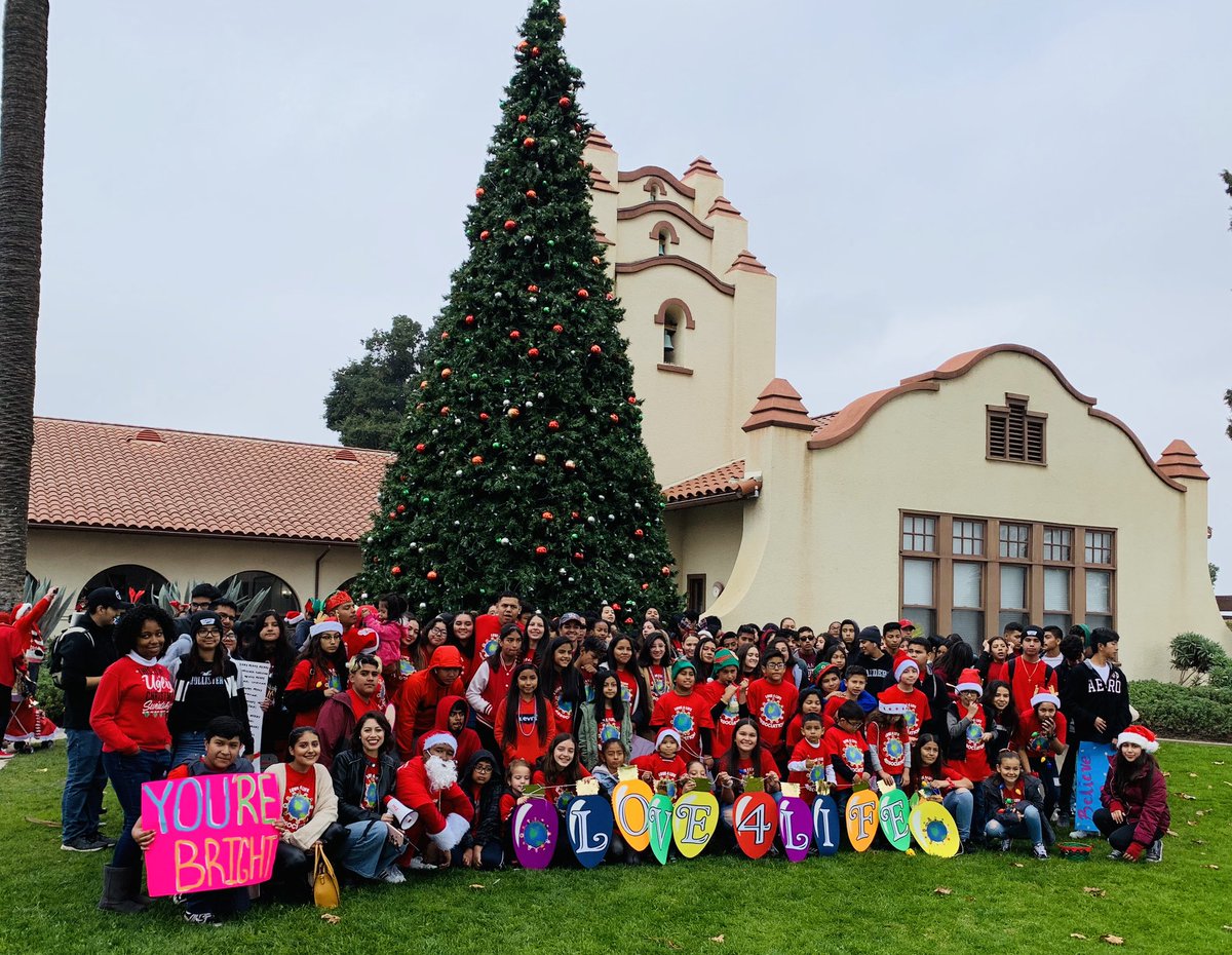 Love4lifeassoc's tweet photo. Thank you to our Love 4 Life members for the amazing work they do to spread love. ♥️🌎♥️
#ChristmasParade2019 #Love4Life
#love4lifeassociation #bullyingprevention #suicideprevention 🎄❄️⛄️🎄#ChristmasTimeWithLove4Life #PerrisCa #PromotingKindness #SelfLove https://t.co/a7KGIp8njc