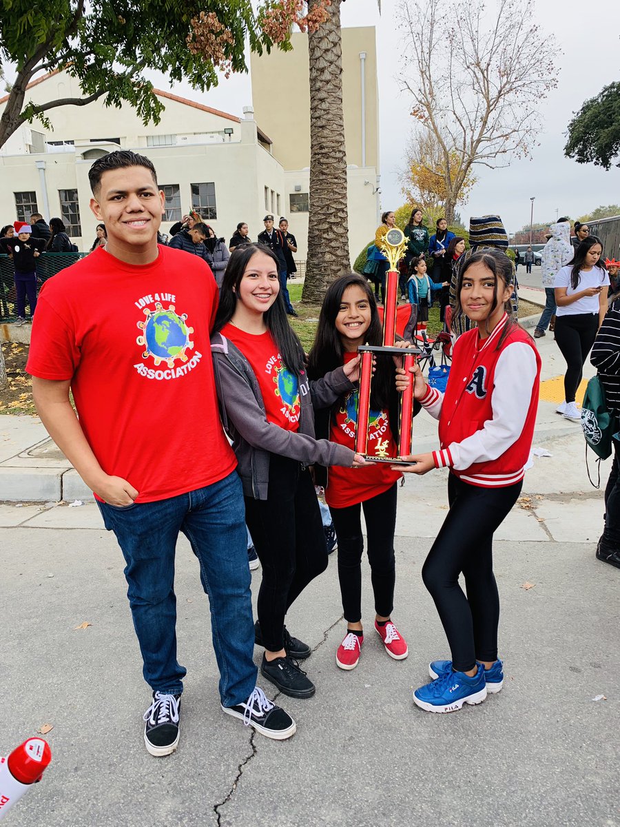 Love4lifeassoc's tweet photo. Thank you to our Love 4 Life members for the amazing work they do to spread love. ♥️🌎♥️
#ChristmasParade2019 #Love4Life
#love4lifeassociation #bullyingprevention #suicideprevention 🎄❄️⛄️🎄#ChristmasTimeWithLove4Life #PerrisCa #PromotingKindness #SelfLove https://t.co/a7KGIp8njc