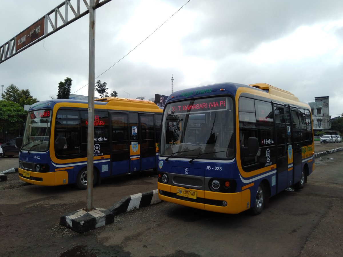 aristara19's tweet photo. Koja Trans @TransKoja adalah sistem transportasi massal di Kota Jambi yang diluncurkan pada Oktober 2019 dengan slogan Murah-Aman-Nyaman. Ini adalah program @pemkotjambi yang menggandeng PT. Multi Inti Sarana Group sebagai operator. #KojaTrans #CapsuleBus #KotaJambi #AyoNaikBus https://t.co/SlBG74y9Wd