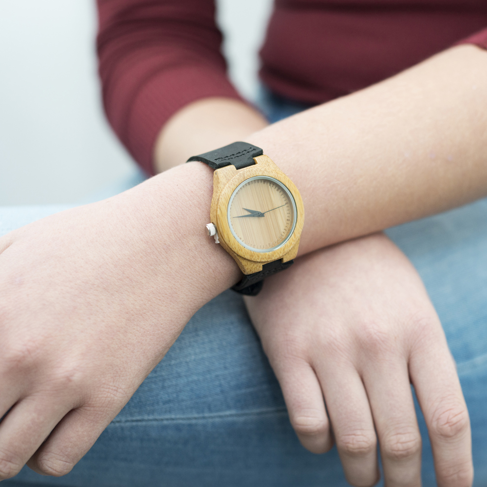 CreativeUseofTe's tweet photo. Nog op zoek naar een mooi kerst cadeau? Door een persoonlijke boodschap op de achterzijde van het houten horloge te graveren heb je pas echt een uniek cadeau !

https://t.co/vG2FNKnOL2
 #gift #ideecadeau #christmas #xmas #kerstcadeau #christmastree #kersttip https://t.co/BzimpbE9En
