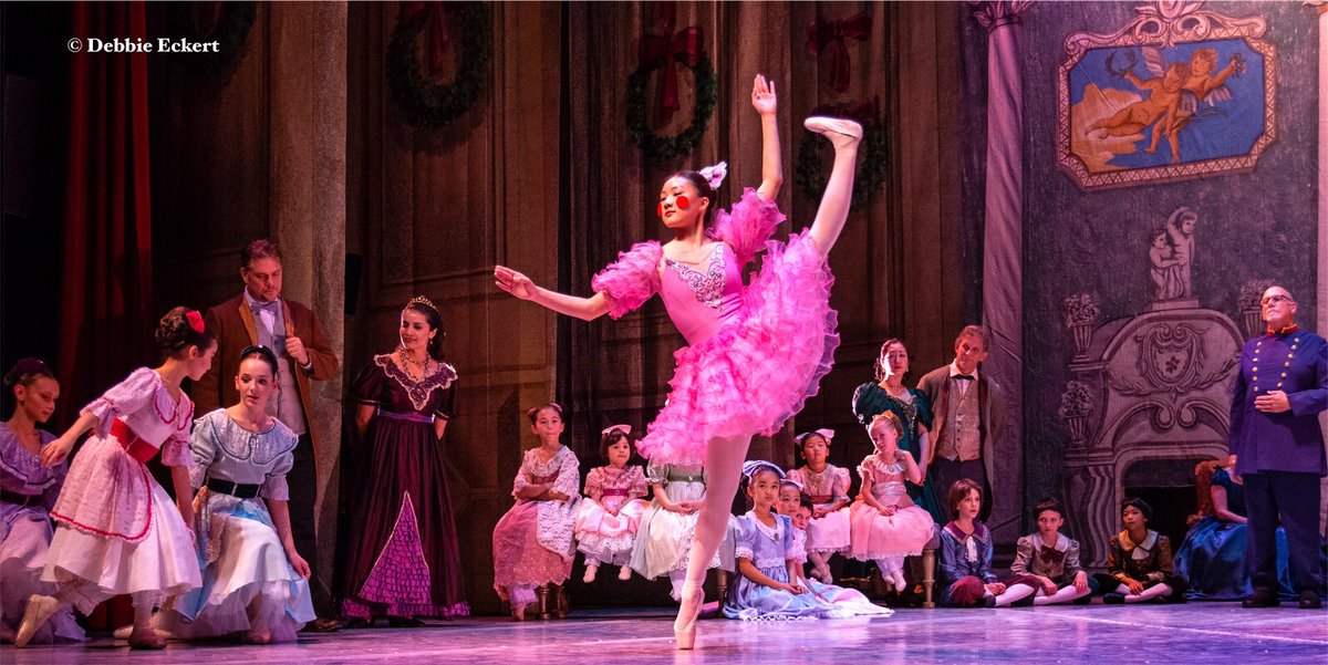DebbieEckertph2's tweet photo. V&amp;T Dance Academy production of The Nutcracker. It was simply stunning. #dancingdoll #thenutcracker #vandt #ballet #ballerina #enpointe #dance #prettyinpink #plummerauditorium https://t.co/lJRpuWNJON