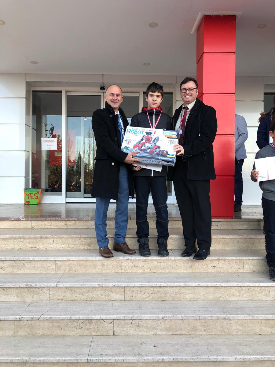 Rüzgar enerjisi ile çalışan araç uygulamasında 6. sınıf öğrencimiz Faruk Efe Özalp  #stem Türkiye 1.’si olmuştur. Öğrencimizi tebrik ederiz. 👏👏👏