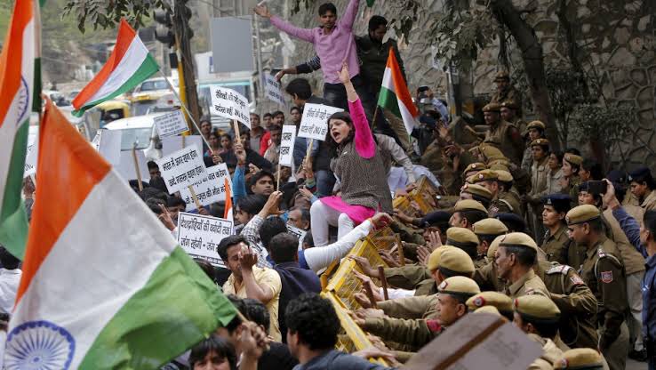 itlusvr's tweet photo. India does a Hong Kong! Repressive regimes are the cause not solution to restive students!
Go yuva, go! #studentprotest #JamiaMillia #JamiaIslamiaProtest #CAA2019 #CAAProtests #StudentsSolidarityMarch #studentprotestIndia #AMUprotest #DUProtests https://t.co/zqrNof7KLO