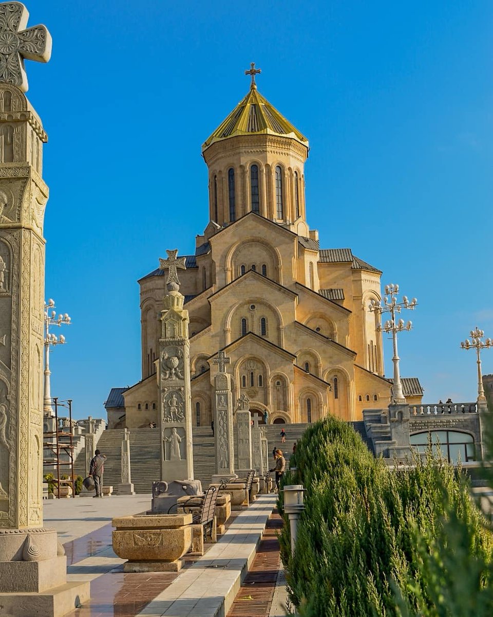 TrekkingMossies's tweet photo. #hilytrinitycathedraloftbilisi Such a beautiful place. Fact: Constructed between 1995 and 2004, it is the third tallest Eastern Orthodox cathedral in the world and one of the largest religious buildings in the world by total area. #gotogeorgia
#georgiatravelmoments https://t.co/GMXZjidIE2