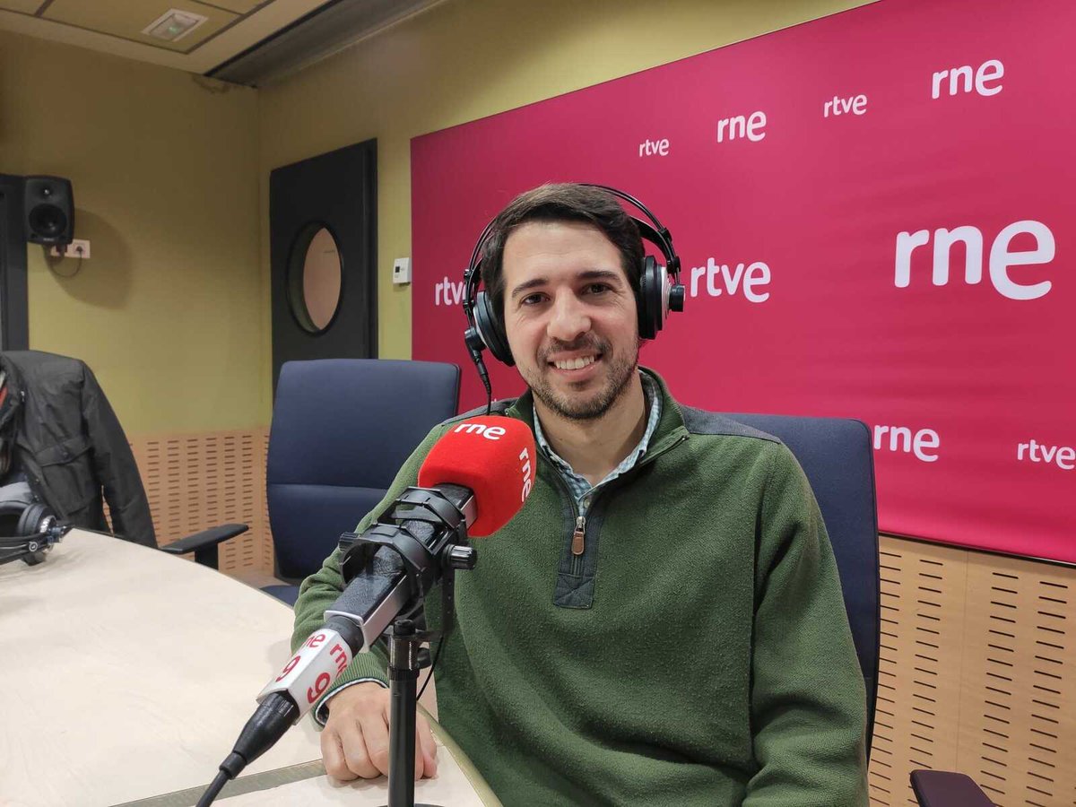 llfreixes's tweet photo. L’emprenedoria social té en consideració l’impacte dels projectes a la societat 👥 @gcasasnovas forma part d'@esadeEEI, on acompanyen iniciatives✍🏾 de persones migrants per ajudar a superar els obtacles afegits 📚

Minut 36:30 del podcast 📻 @radio4_rne  https://t.co/JOGLuonSf5 https://t.co/rFDmcIGuDD