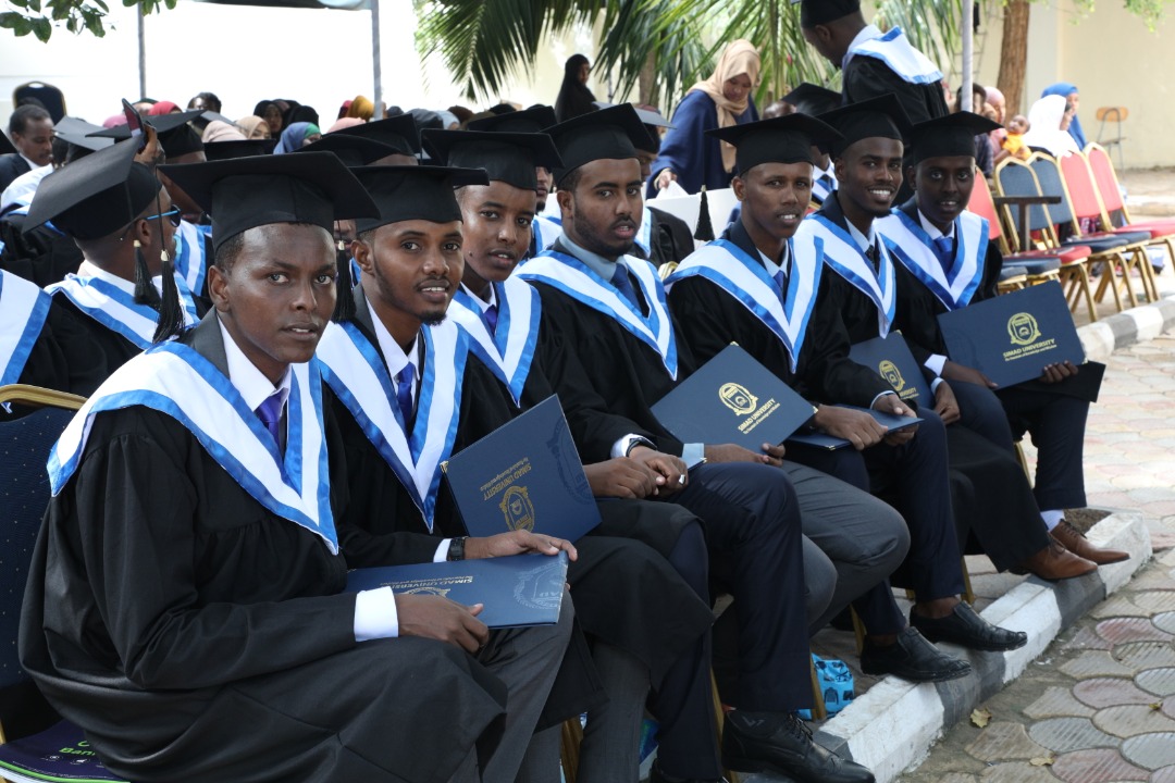 Ibtisam06's tweet photo. Hampalyo #suclass2019 #simad20 runti waxaad nasib u yelateen in aad manta heshan mirihii ad uso dhabar adeegten, ardaynimaduna maha kaliya in ad wax baran karto e waa dabci, dulqaad iyo inad u hogansanata amarada, ixriramna yelataa. Dad duban o karsan baa tihine kun jeer hampalyo https://t.co/QVZu83JMRv