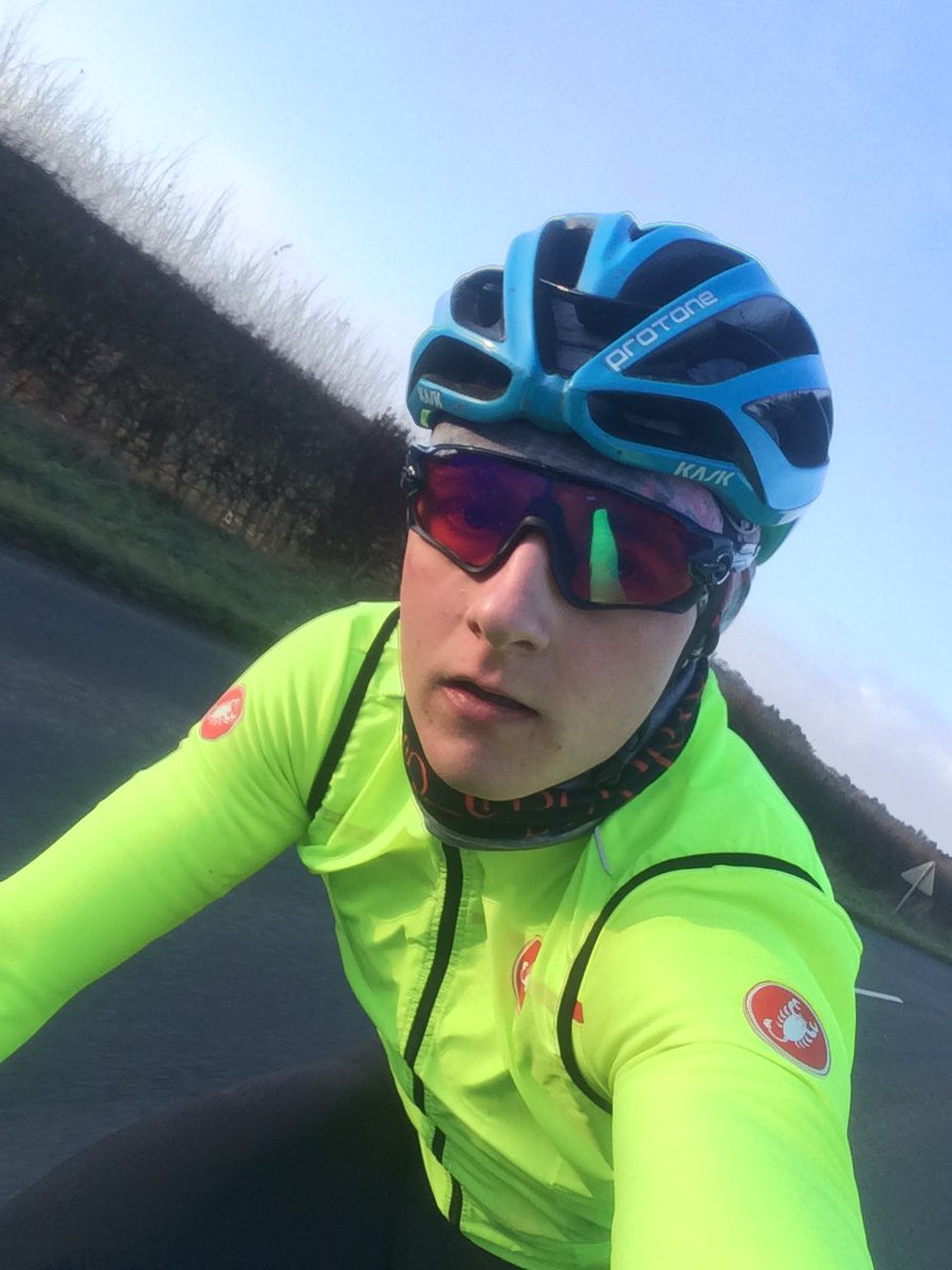 Cold weather is a true test in your clothing and <a href="/CastelliCycling/">Castelli Cycling</a> never disappoints. But not only is it keeping me warm but visible aswell on these dark winter training days. I wonder if @Kask_cycling make a matching lid 🤔🤔 #wearyellow