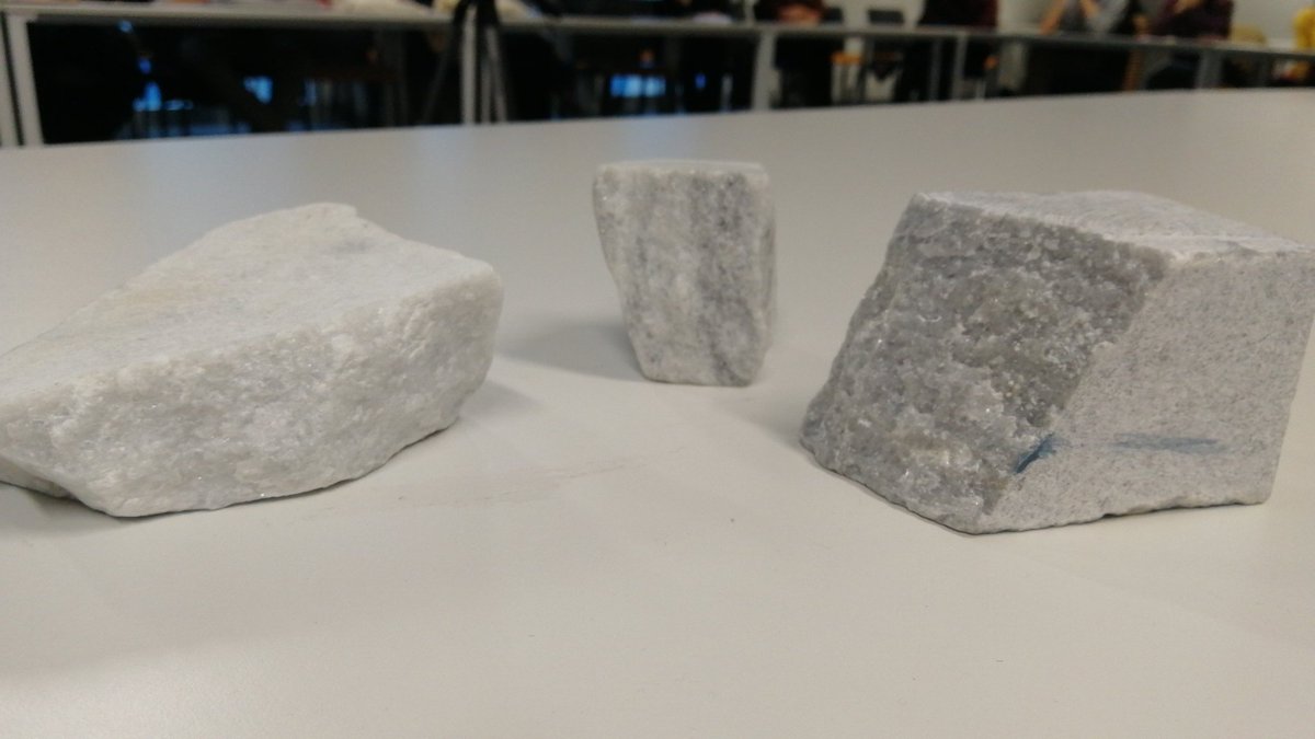 M2Ut2j's tweet photo. Magnifiques échantillons de Marbre blanc de Saint Béat dit "Marbre Grec" que nous a amené Andréa Calestroupat dans le cadre de sa communication "La quête du marbre blanc français" au colloque #CadavreExquisdHistoire. https://t.co/WIuciNPPQZ