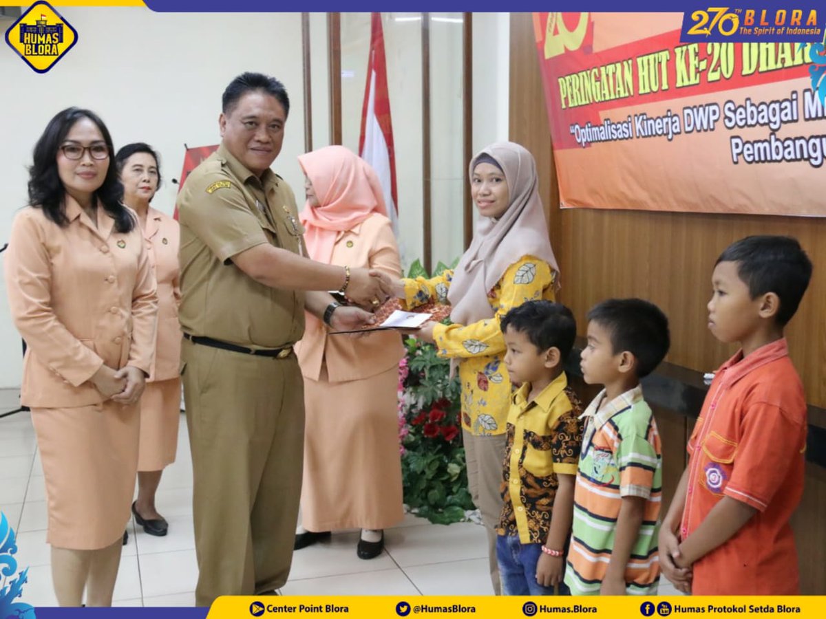 ProkompimBlora's tweet photo. “Selamat HUT ke 20 untuk Dharma Wanita Persatuan Kabupaten Blora. Semoga bisa mengoptimalkan potensi organisasinya sebagai mitra pemerintah menuju suksesnya pembangunan di Kabupaten Blora,” ucap Sekda @KomangG_Irawadi

#Blora #HumasBlora #PemkabBlora #HUT20DWP #HariJadi270Blora https://t.co/bO40Irdt6s