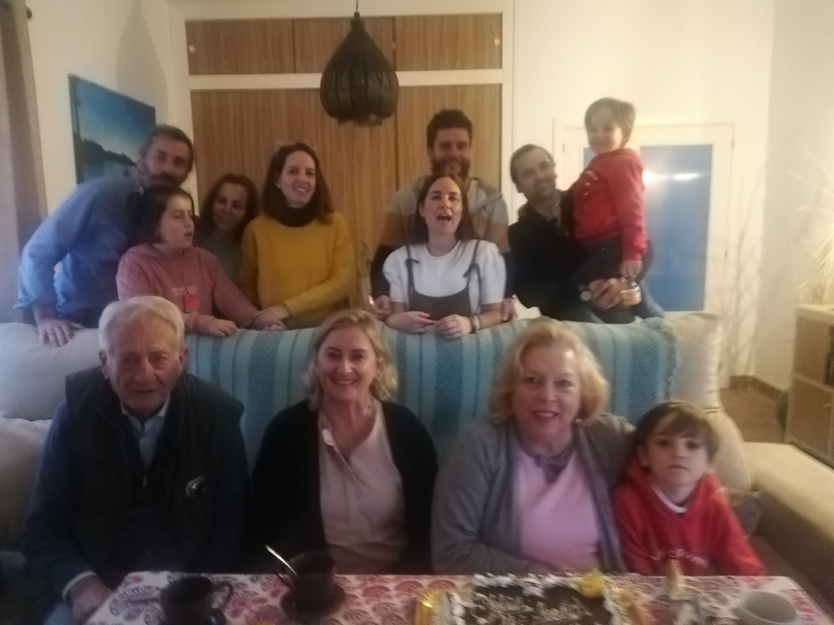RafaFloresSan's tweet photo. #Familia es familia https://t.co/nrfTUMAFkq
