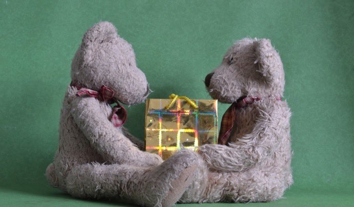 Quart_Actiu's tweet photo. Aquest Nadal regala joguines segures, lliures de violència, de continguts que puguin crear addicció i lliures de sexismes, per transmetre als infants valors igualitaris i cooperatius a través del joc.
#regidoriadigualtat #Quartactiu https://t.co/cra2Q7tO9D