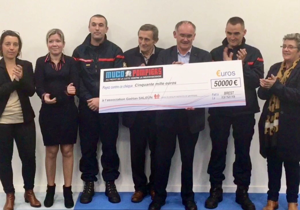 Mucopompiers's tweet photo. MUCOPOMPIERS 2019 => 50 000€ pour l'équipe INSERM du professeur FEREC.
Se sont mêlés fierté, émotion, reconnaissance, espoir, engagement, cohésion... pendant cette cérémonie à laquelle participaient les partenaires, bénévoles et chercheurs réunis autour d'une même cause. https://t.co/ugbLBEKFeZ