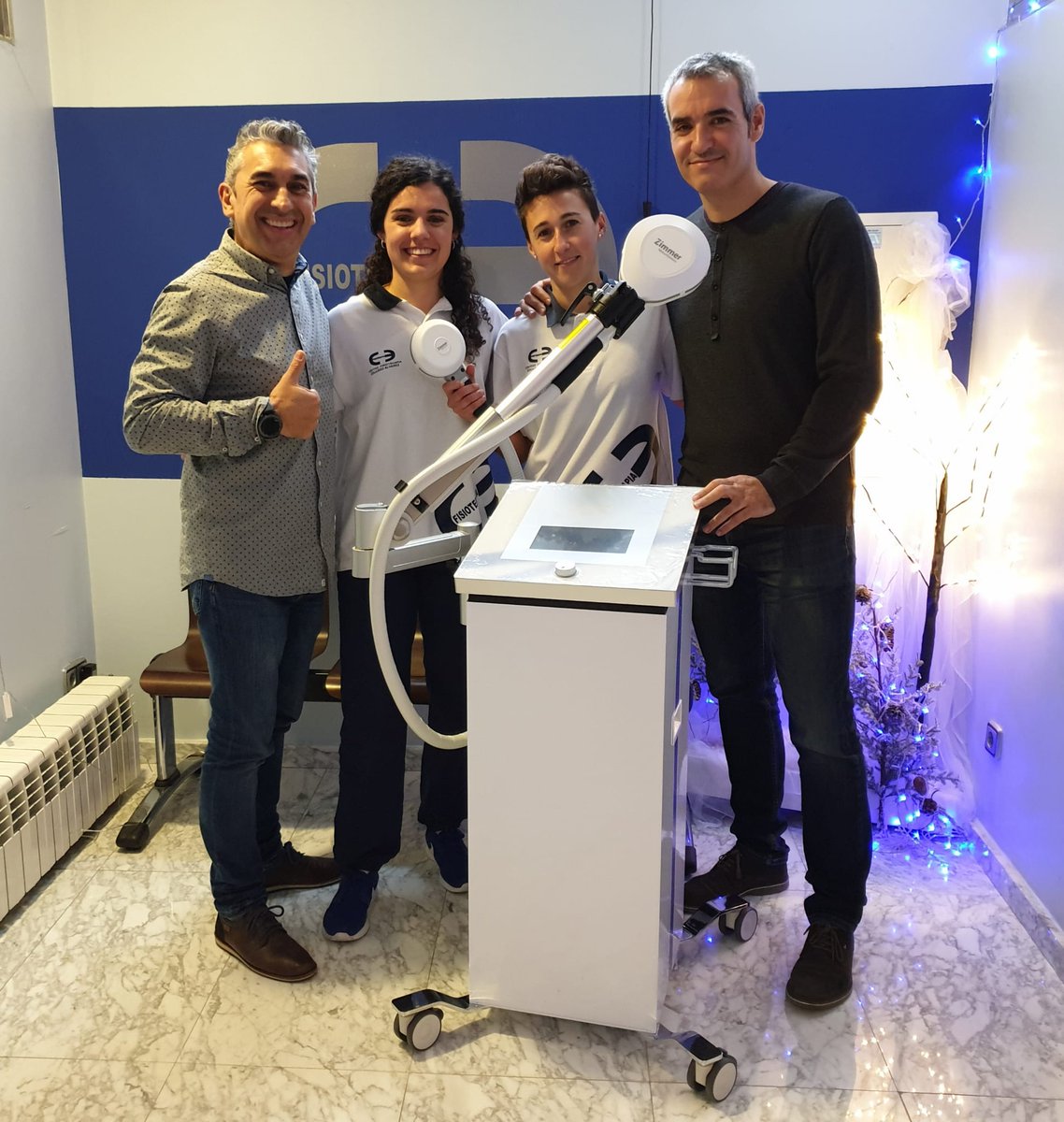 La terapia inductiva de alta energía #EmFieldPro llega también a <a href="/fisiomieres/">FisioMieres</a>. El equipo de <a href="/edufisiomieres/">Eduardo Alvarez Gil</a> ya disfruta de esta tecnología para el tratamiento del dolor, después de haber recibido una formación por parte de <a href="/josebafisio/">Joseba Alonso</a>. Y, nos cuentan, con grandes resultados 👍👏