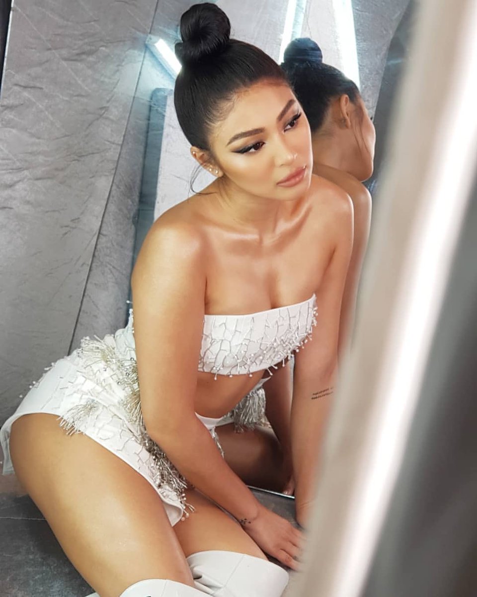 JaDineNATION's tweet photo. Nobody does it like she does; maybe thats why there's only one #LadyLuster
hair by #hairbyjaywee using @colorwowhair
makeup by @jellyeugenio
styling by @eldzsmejia
for @MetroMagPH
📷©jayweehair ig
#NadineLustre
#Metro30NadineLustre https://t.co/dBlg94uhc9
