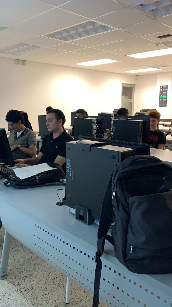 juanchotic's tweet photo. Realizando sesión de ExperTic en la @EAFIT ... Adquiriendo conocimiento de Machine Learning y Analítica de Datos https://t.co/CRXuiw9cb9
