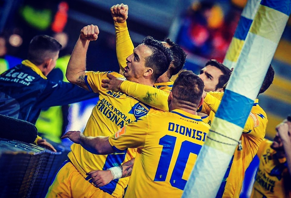 KickOffExtraTv's tweet photo. Questa sera nuova puntata di KickOff con analisi e interviste di Frosinone-Pescara. Vi aspettiamo alle 21.10 su Extratv, canale 94 e su X Radio (103.7 FM). Siamo in diretta anche sulla nostra pagina Facebook!
💛💙 
#Frosinone #Pescara #SerieB #KickOff
Foto: Frosinone Calcio https://t.co/Z3S1Egmo2v