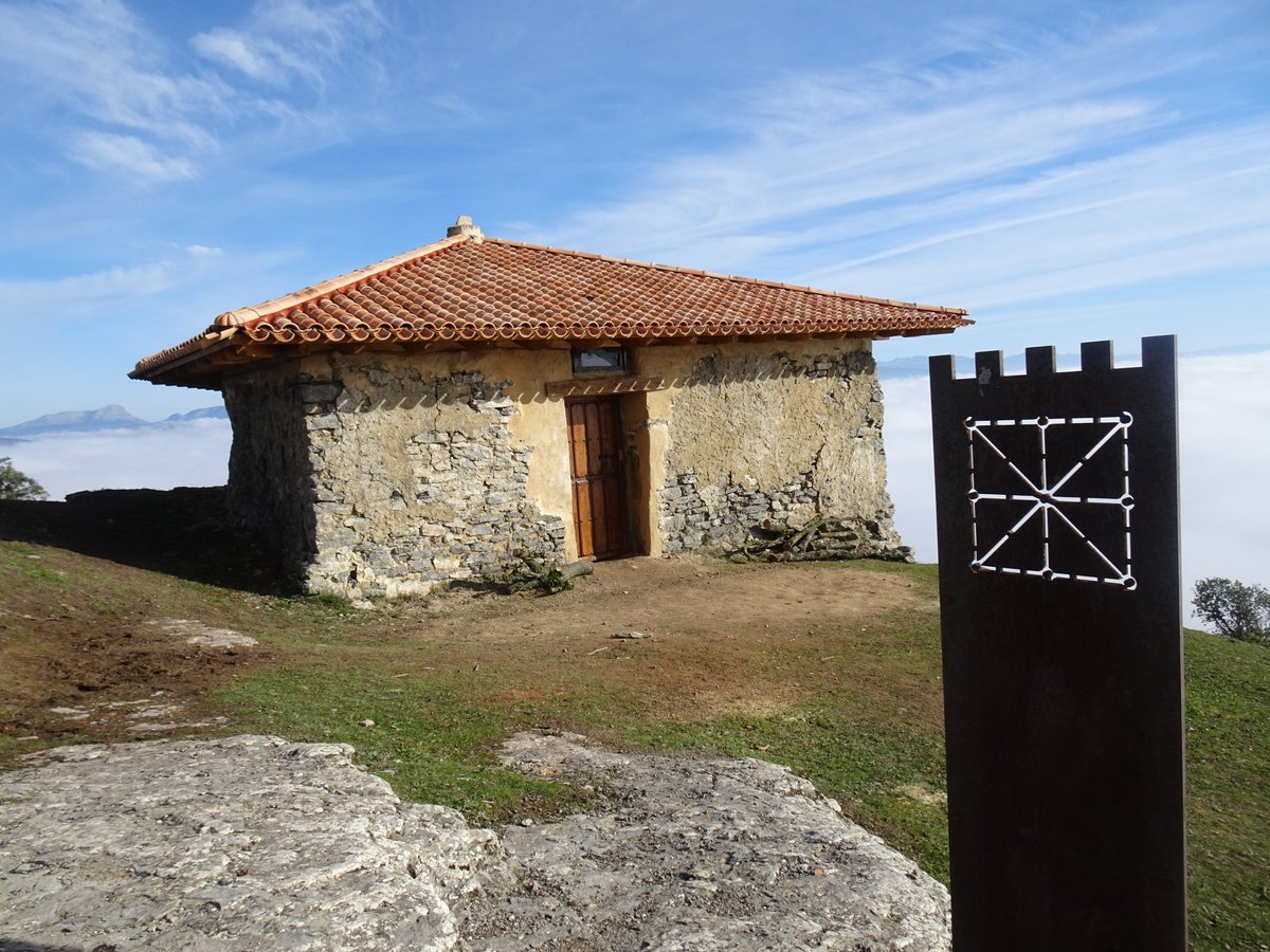 AcoaAke's tweet image. 📷 La asociación #Abadelaueta de #Zigoitia nos pasa una foto de cómo ha quedado la obra de recuperación de la ermita de San Bitor 👌 #Letona #Zaitegi 🚁 #Cuadrilla #Gorbeialdea