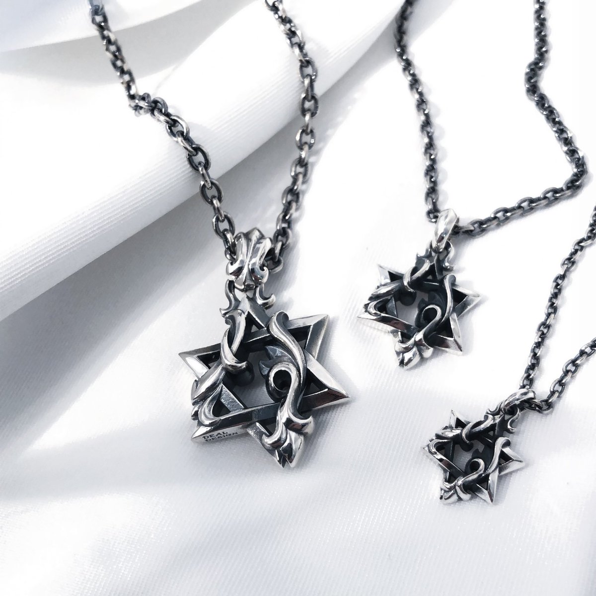 DEALDESIGN925's tweet photo. HEX STAR TOP : SMALL ¥10,000+tax
HEX STAR TOP : MEDIUM ¥12,000+tax
HEX STAR TOP : LARGE ¥24,000+tax
#dealdesign #silver925 #silveraccessory #accessory #silveraccessoryshop #necklace #pendant #hexstar #gothic #mens #ladies #unisex #gift
https://t.co/PJMTqf1ucs https://t.co/GIehhnXYlb