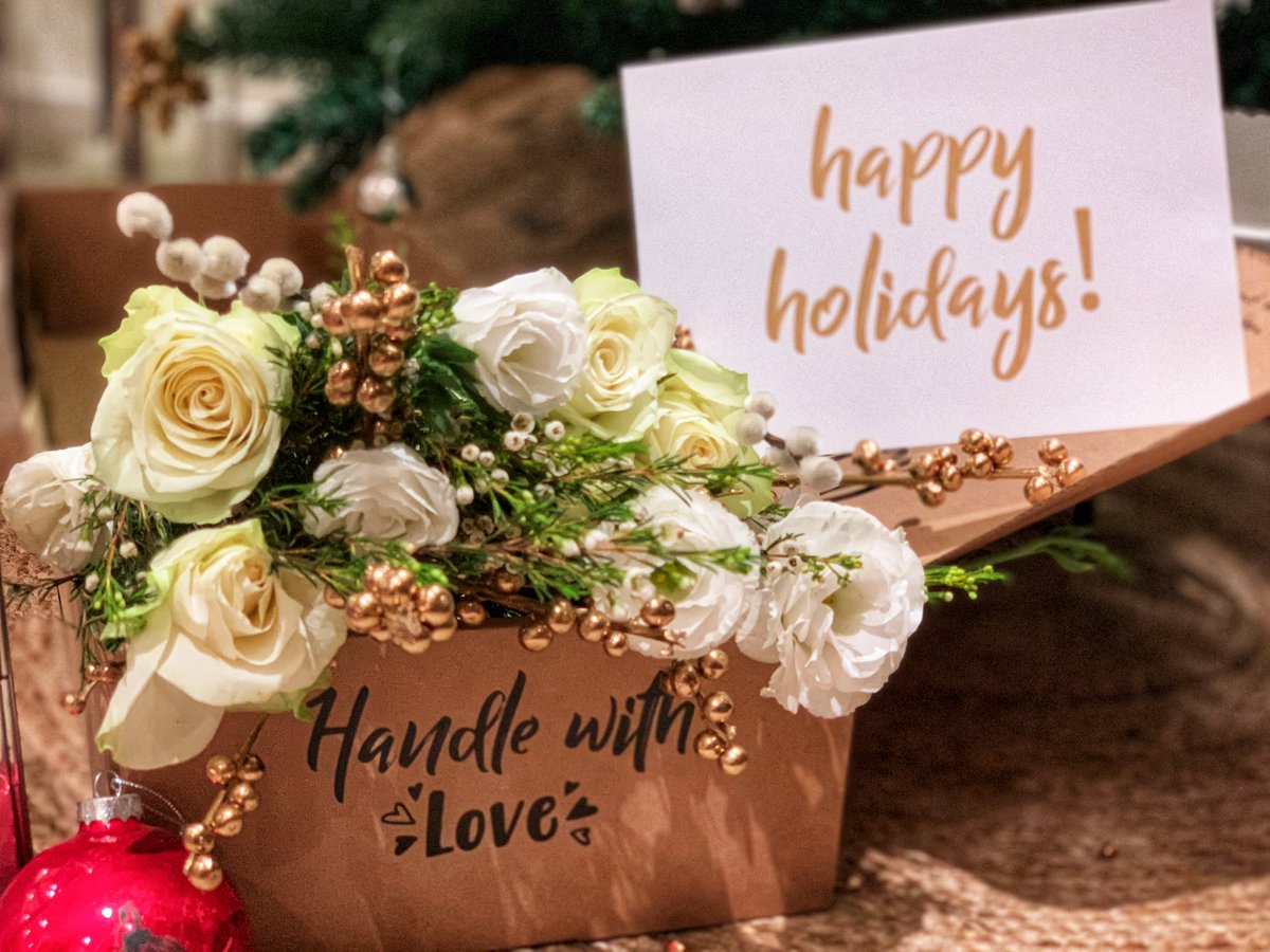 handtiedbox's tweet photo. Special delivery! The 'Winter Wonderland’ ❄️ box is dazzling and, magical and makes for the perfect festive gift for absolutely everyone.
Bring home the holiday spirit or spread the love with your near and dear ones. 🎄 #handtiedfestiveboxes #XmasGifts #xmas2019 https://t.co/InMpMrFajX
