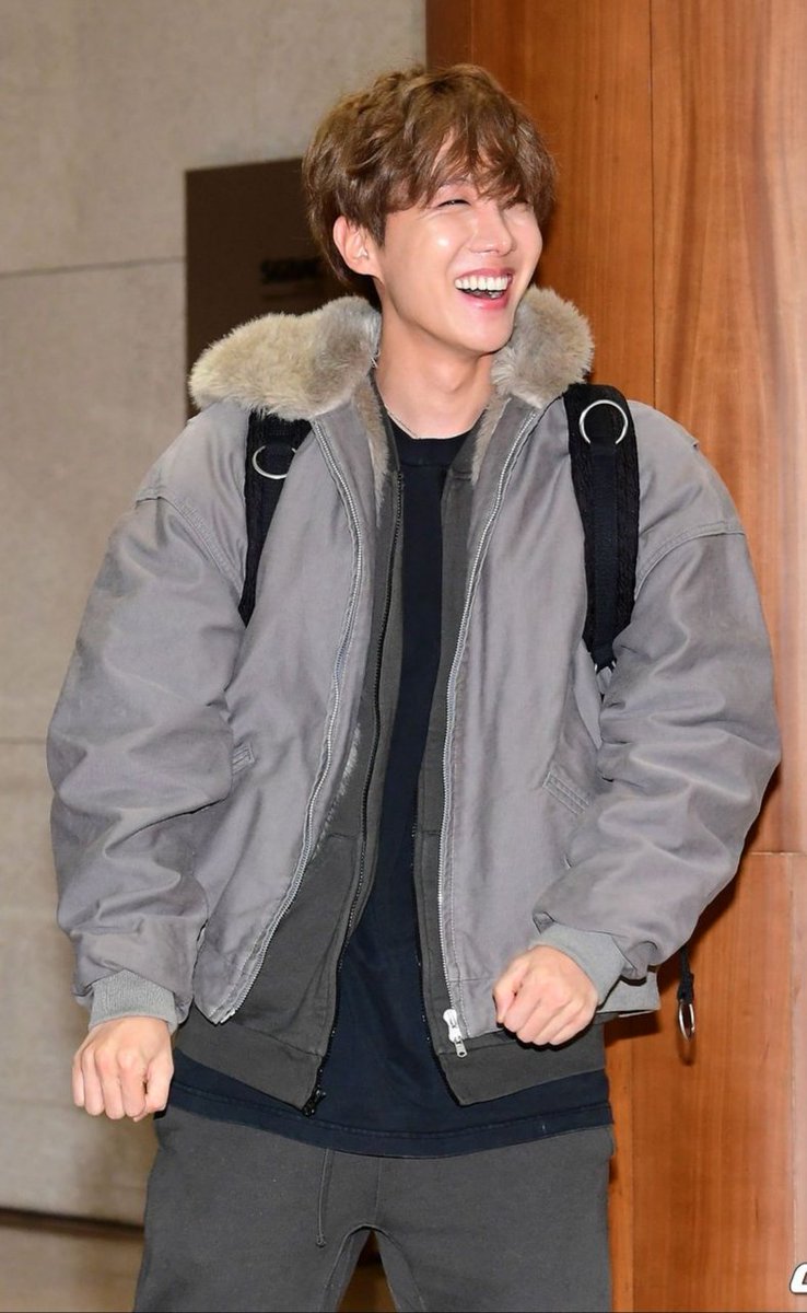 fort_angelique's tweet photo. What a smile Jhope !! 😁😁💜💜 Thank you for lighting up our days! So beautiful 🌟🌟🌟💕💕🤩🤩💕💕💜💜😍😍🇫🇷
@BTS_twt #JHOPE
#PersonaObjectifOr #BaguetteEnOr #MOTSenOr https://t.co/uzk8DUgeAN
