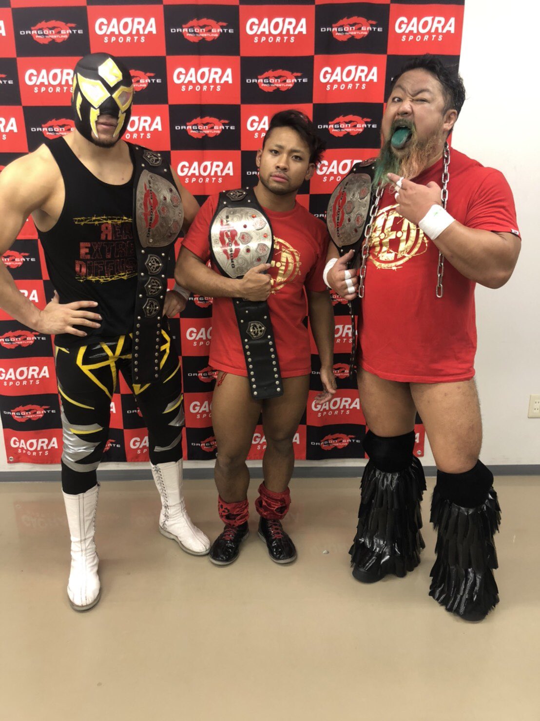 Dragongate ドラゴンゲートmobile情報 Thefinalgate19 にて トライアングルゲート王座奪取に成功した 吉田隆司 H Y O の独占一夜明けインタビューをupしました T Co 3wjcikc22h スマホ T Co Ndybkl3deh ガラケー 試合結果