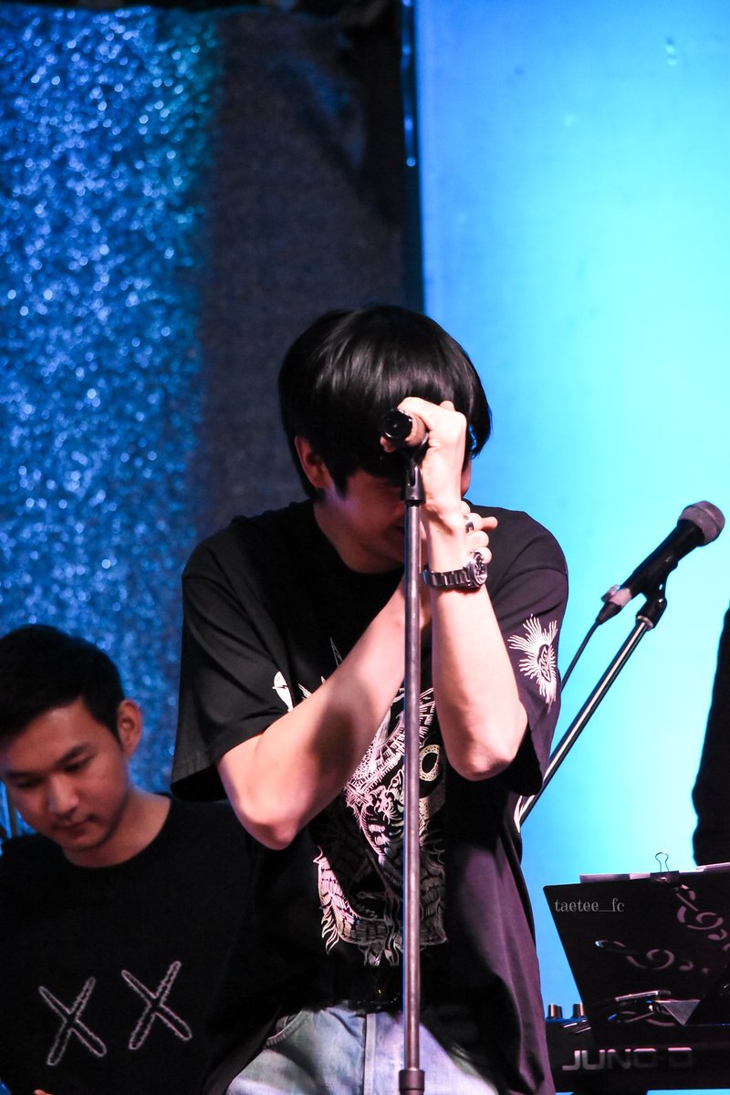 Taetee_FC's tweet photo. เล่นมุกเอง ก้เขินเอง ~ 🤣

#ตัวตายตัวแทน
#TEeThanapon 
#TaeTee_FC https://t.co/9ZEBEdWxAU