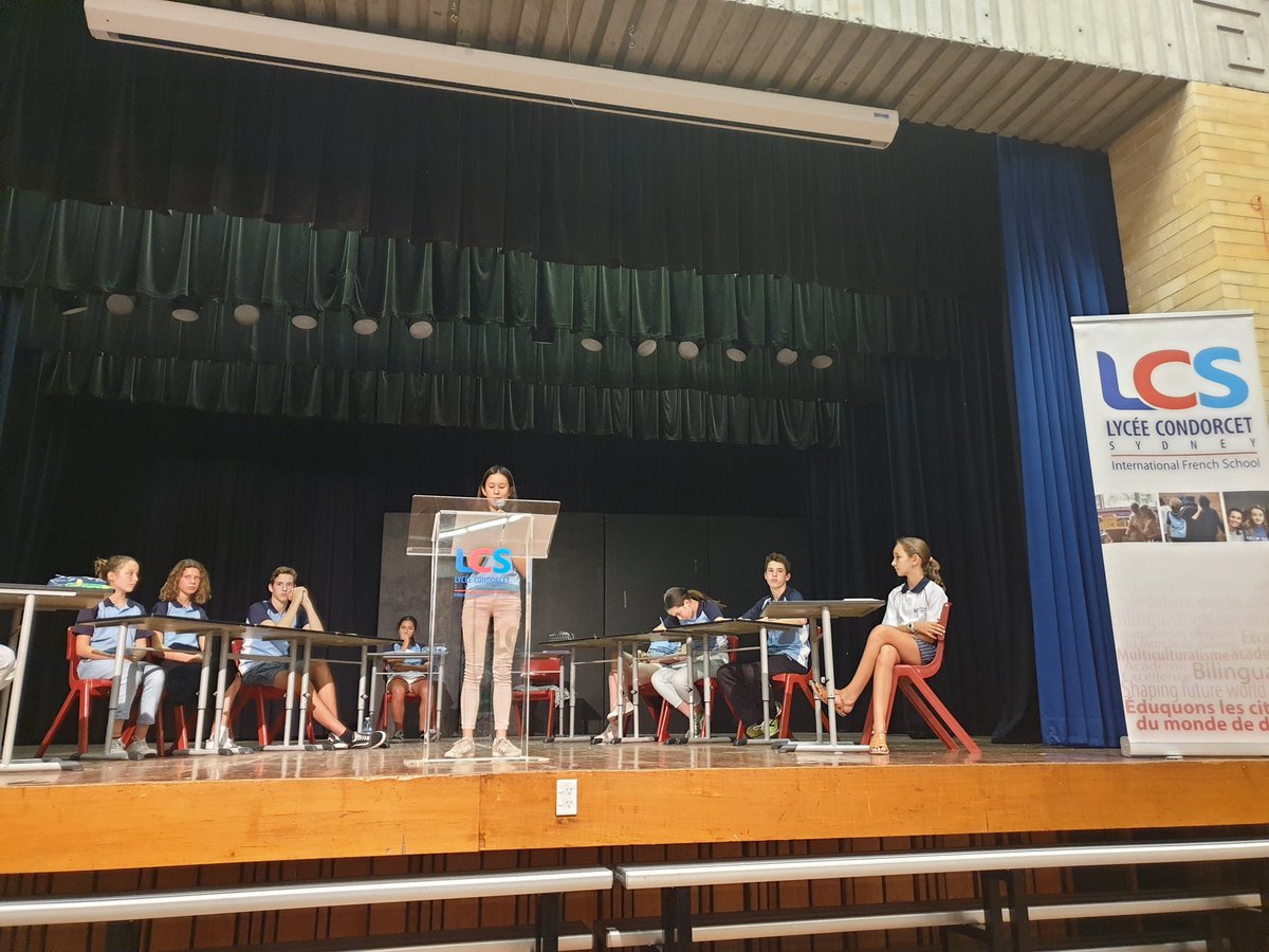 FranceSydney's tweet image. #AEH2020 Au Lycée français de Sydney des élèves éloquents &amp;amp; motivés pour représenter l'🇦🇺 au concours Ambassadeurs en herbe 2020. Au terme d'une belle soirée de sélection avec le slameur Maras, la dream team LCS est constituée !  👏👏Tous nos encouragements pour la suite 💪👩‍🎓👨‍🎓