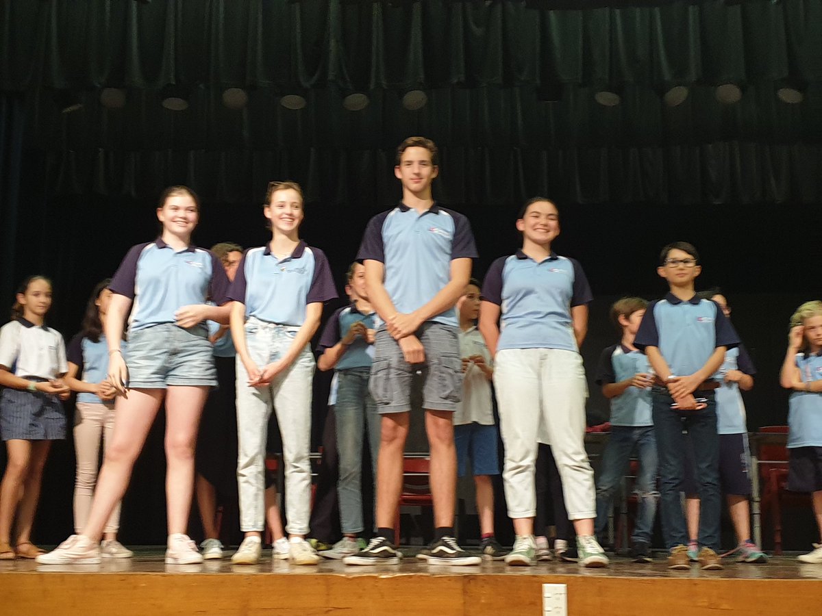 FranceSydney's tweet image. #AEH2020 Au Lycée français de Sydney des élèves éloquents &amp;amp; motivés pour représenter l'🇦🇺 au concours Ambassadeurs en herbe 2020. Au terme d'une belle soirée de sélection avec le slameur Maras, la dream team LCS est constituée !  👏👏Tous nos encouragements pour la suite 💪👩‍🎓👨‍🎓