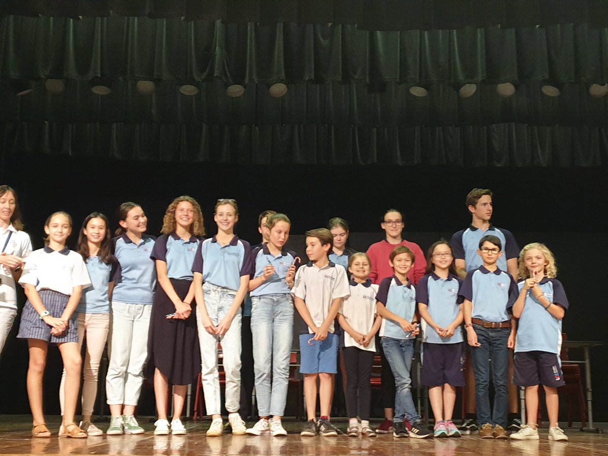 FranceSydney's tweet image. #AEH2020 Au Lycée français de Sydney des élèves éloquents &amp;amp; motivés pour représenter l'🇦🇺 au concours Ambassadeurs en herbe 2020. Au terme d'une belle soirée de sélection avec le slameur Maras, la dream team LCS est constituée !  👏👏Tous nos encouragements pour la suite 💪👩‍🎓👨‍🎓