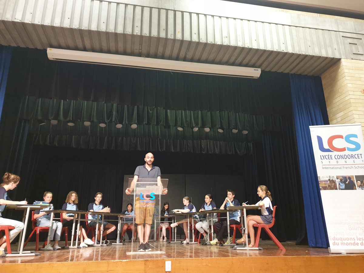 FranceSydney's tweet image. #AEH2020 Au Lycée français de Sydney des élèves éloquents &amp;amp; motivés pour représenter l'🇦🇺 au concours Ambassadeurs en herbe 2020. Au terme d'une belle soirée de sélection avec le slameur Maras, la dream team LCS est constituée !  👏👏Tous nos encouragements pour la suite 💪👩‍🎓👨‍🎓
