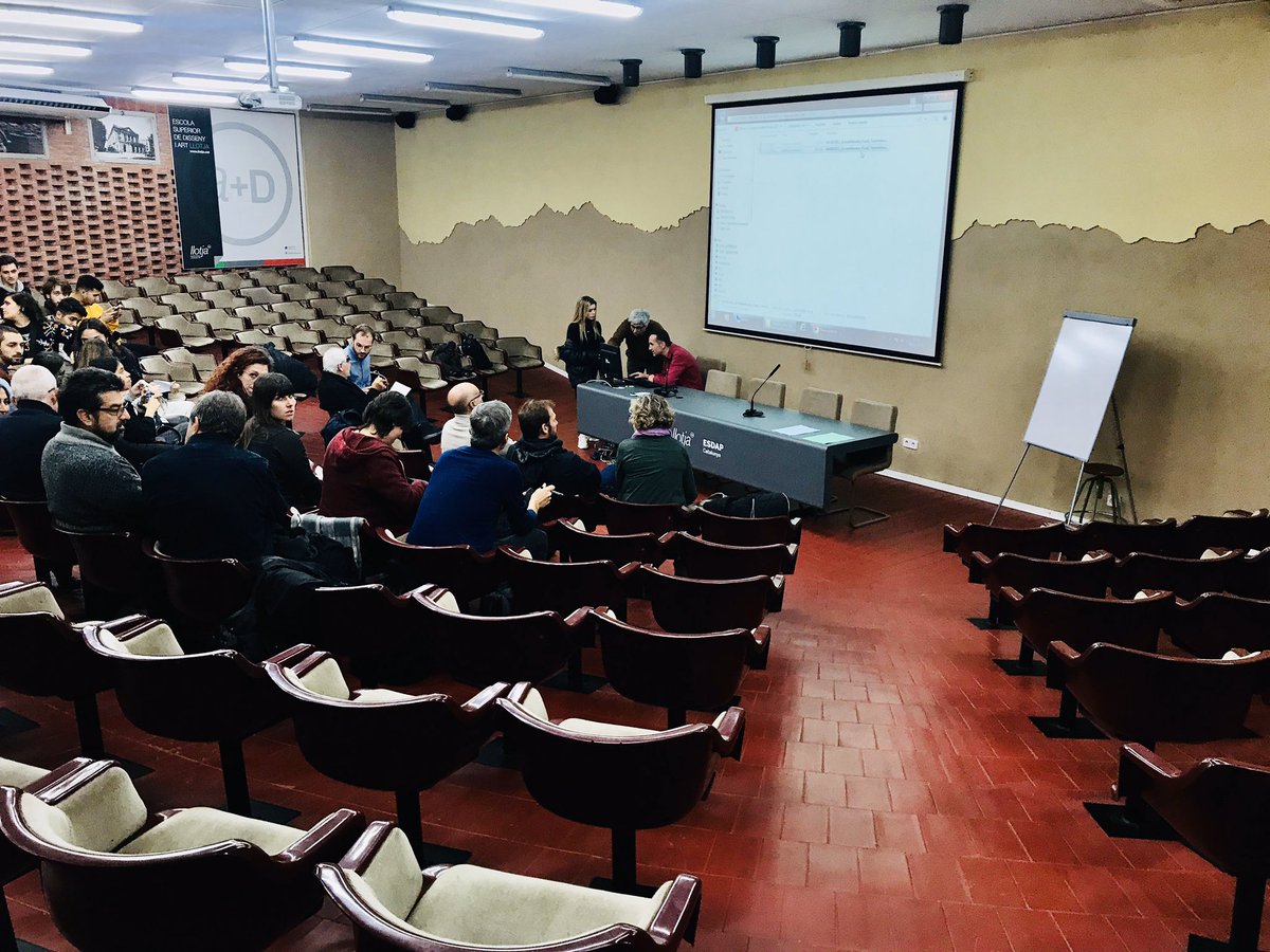 cangurman's tweet photo. Tot apunt, i primers nervis abans de les presentacions. Gran oportunitat compartir experiències @bahiguell @enseapd  - Ànims 🤗 https://t.co/MOinddcVEt