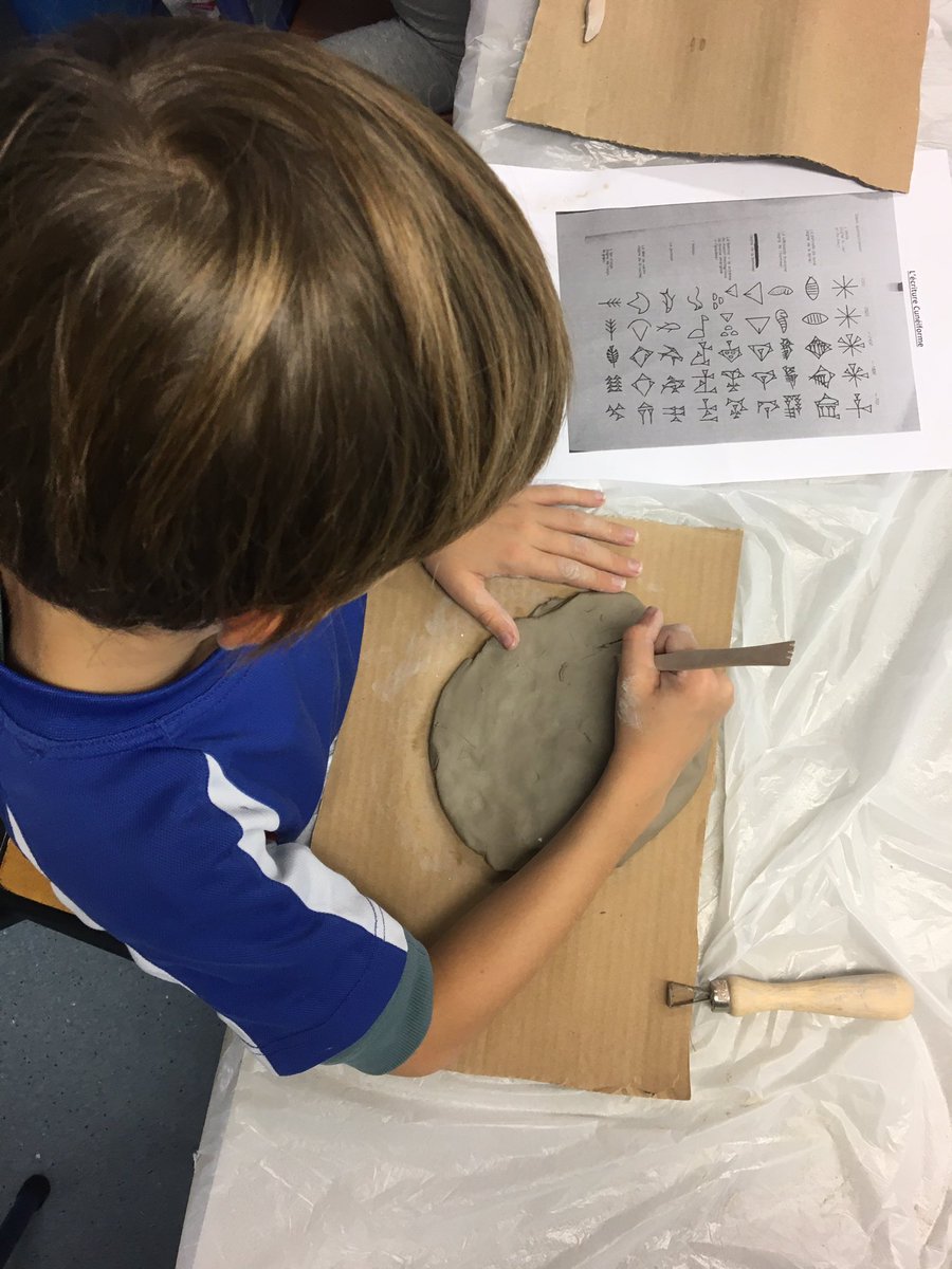 lfishkdb's tweet photo. Aujourd’hui nous avons fabriqué nos propres tablettes d’argile comme le faisaient les Sumériens! https://t.co/vobBt7qzv5