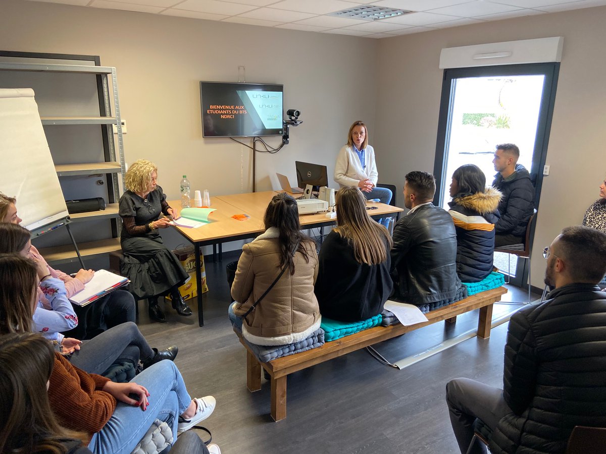 LinkliRCB2B's tweet image. Les étudiants du CFP Alternance Limousin en visite chez LINKLI pour connaitre la société, comprendre les enjeux et échanger avec la dirigeante Karine Tuyeras sur la gestion interne d’un centre d’appels. Un après-midi riche et peut-être de futurs collaborateurs en perspectives…