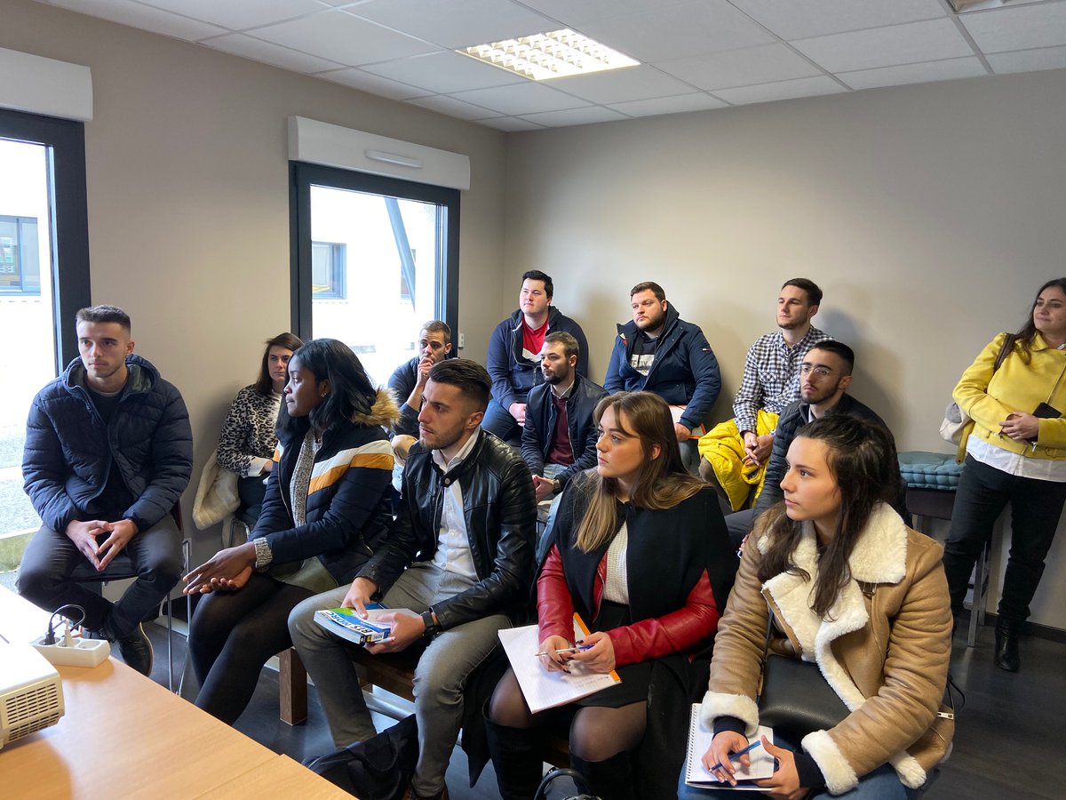 LinkliRCB2B's tweet image. Les étudiants du CFP Alternance Limousin en visite chez LINKLI pour connaitre la société, comprendre les enjeux et échanger avec la dirigeante Karine Tuyeras sur la gestion interne d’un centre d’appels. Un après-midi riche et peut-être de futurs collaborateurs en perspectives…