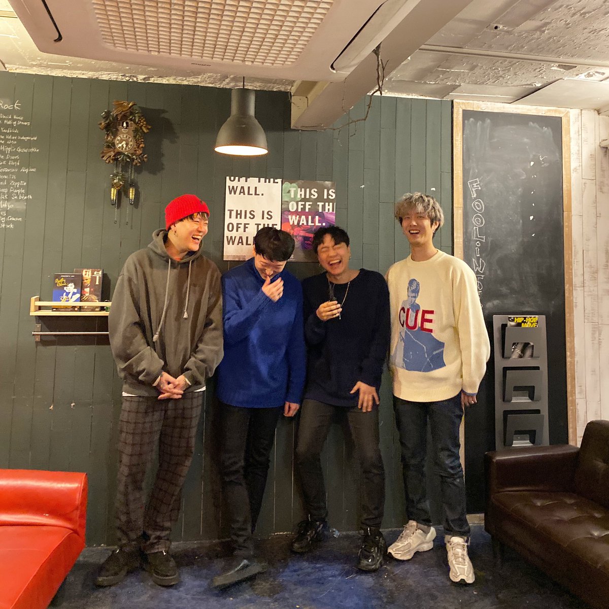 FITP_official's tweet photo. 새로운 이름으로 돌아온 'FOOL IN THE POOL (풀인더풀)' 멤버 4인의 인터뷰가 미러볼뮤직 블로그를 통해 공개되었습니다. 🏊‍♂️
네이버에서 ‘풀인더풀’을 검색하시면 쉽게 확인하실 수 있습니다. 
스타벅스 기프티콘 이벤트도 진행 중이니 많은 참여 바랍니다. 
https://t.co/KthSpAhem1 https://t.co/hCGdECdMMN