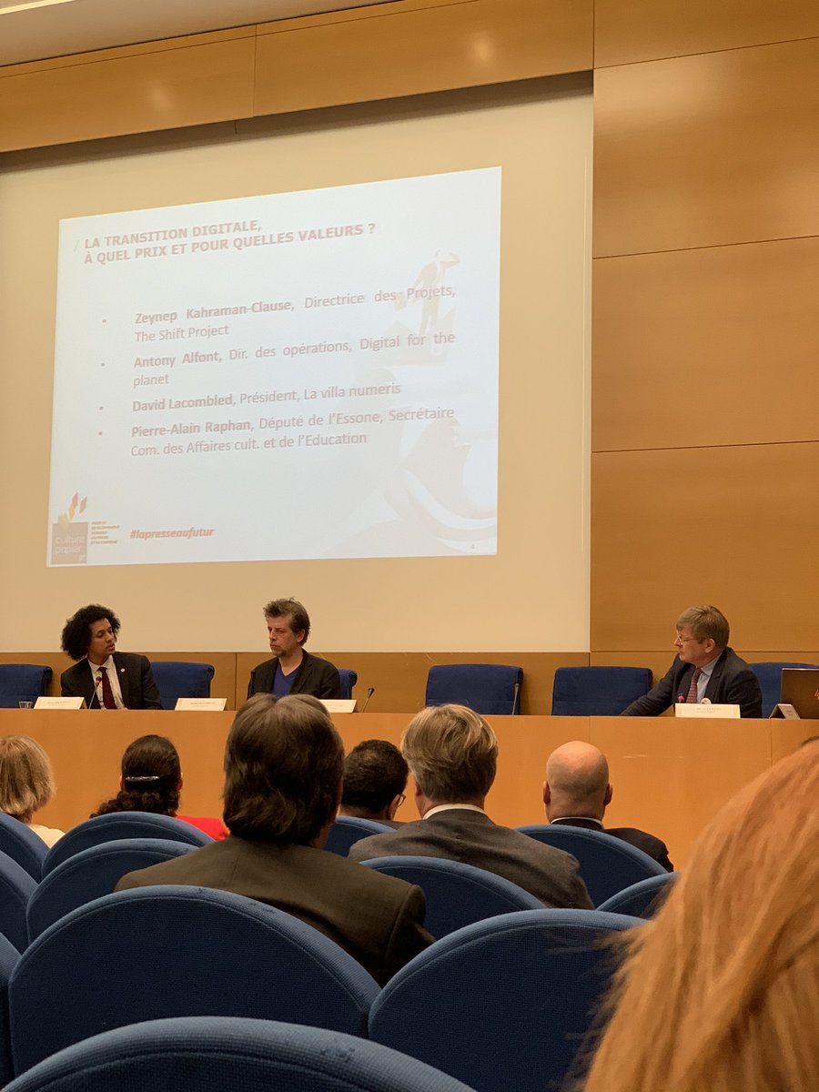 commeunarbre's tweet photo. Au colloque #culturepapier reflexions sur les valeurs de la transition digitale avec @p_a_raphan @david_lacombled https://t.co/JjFATotPUM