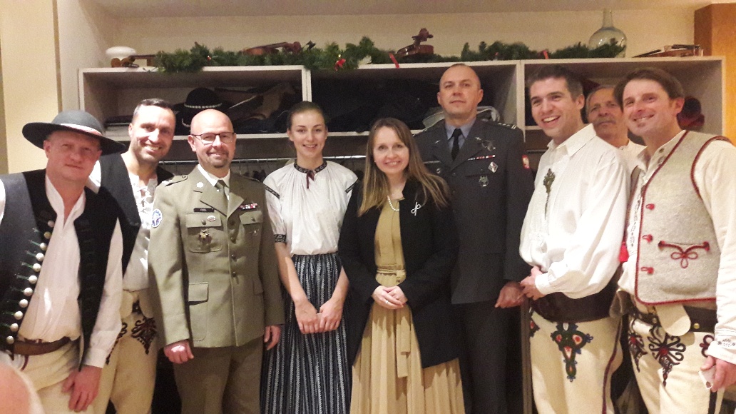 PLinBelgium's tweet photo. Doroczne #spotkanie #wigilia #Stowarzyszenie I. #Dywizja #Pancerna #Belgia w #Wilrijk z polskimi #potrawy i #muzyka @MSZ_RP @Kombatanci @PLinNATO @PLInst_Brussels @MKiDN_GOV_PL @dziejepl @generalMaczek @SPKAntwerpia https://t.co/BmswaQQdrB