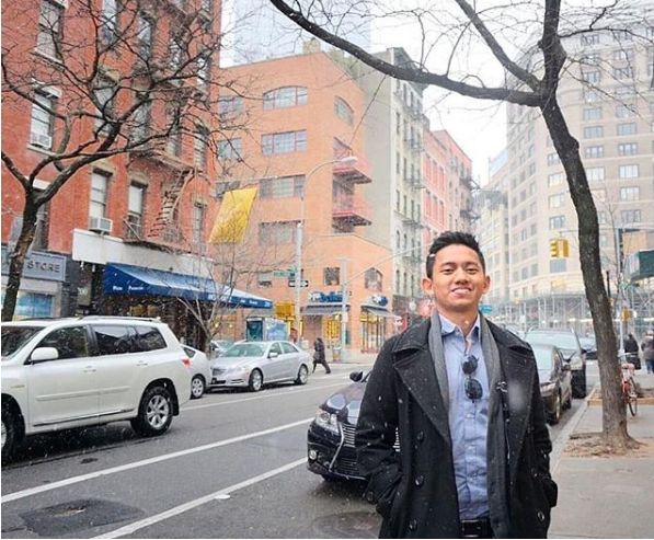 EdUSAIndonesia's tweet photo. Adamas Belva Syah Devara baru saja dilantik menjadi staf khusus Presiden Joko Widodo. @belvadevara adalah #AlumniAS yang #StudiAS di dua #UniversitasAS terbaik sekaligus - @Harvard dan @Stanford University!
Penasaran bagaimana ceritanya? Simak di https://t.co/BF8YJuL3KP https://t.co/UgVRp8wDLX