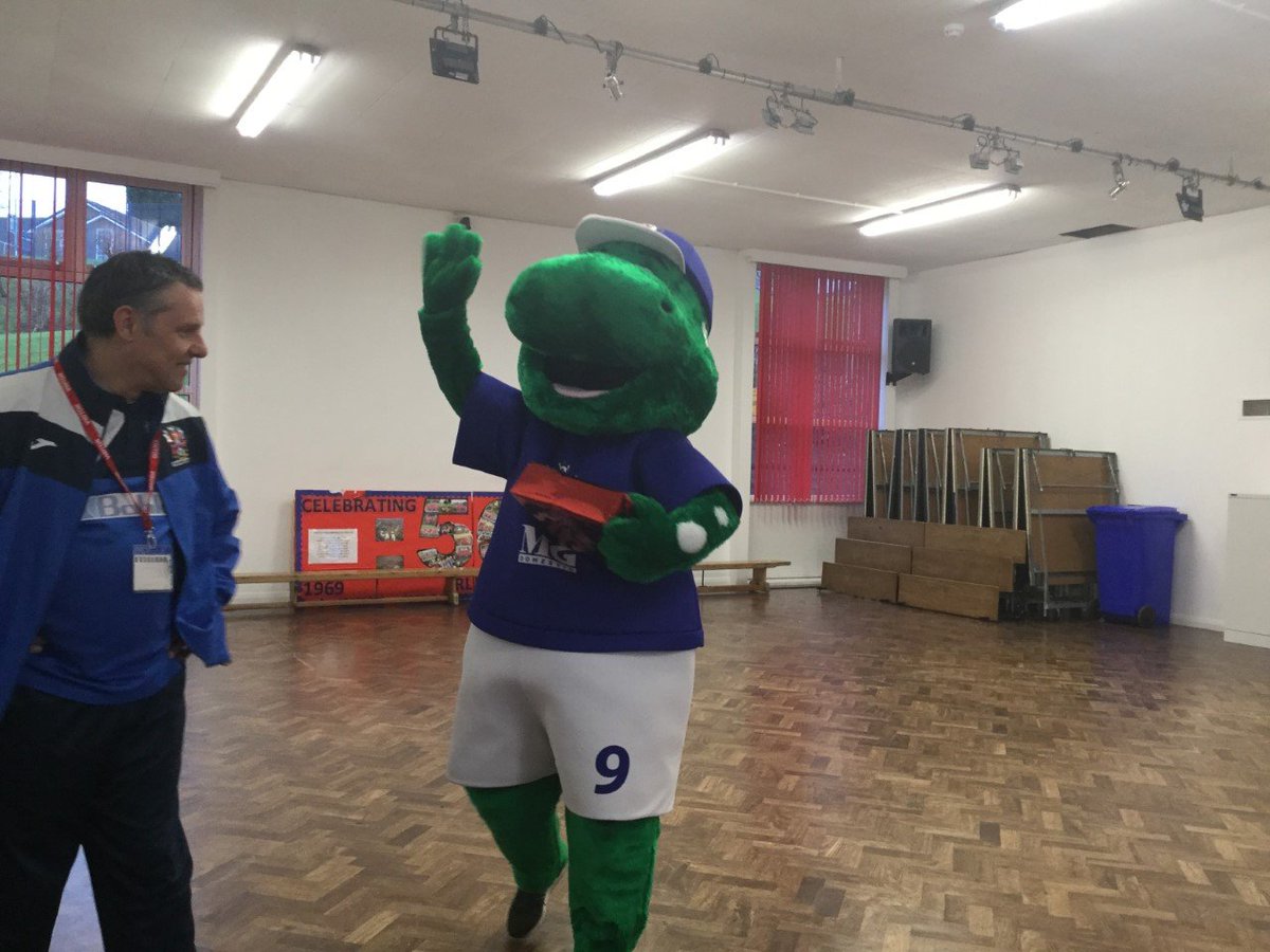 arliestameside's tweet image. Stalysaurus from @CommunityStaly has visited KS2 this morning to advertise the Football School which will be run at Arlies by Celtic! This will be on 2nd and 3rd Jan! Info coming out soon #community #buildingopportunities