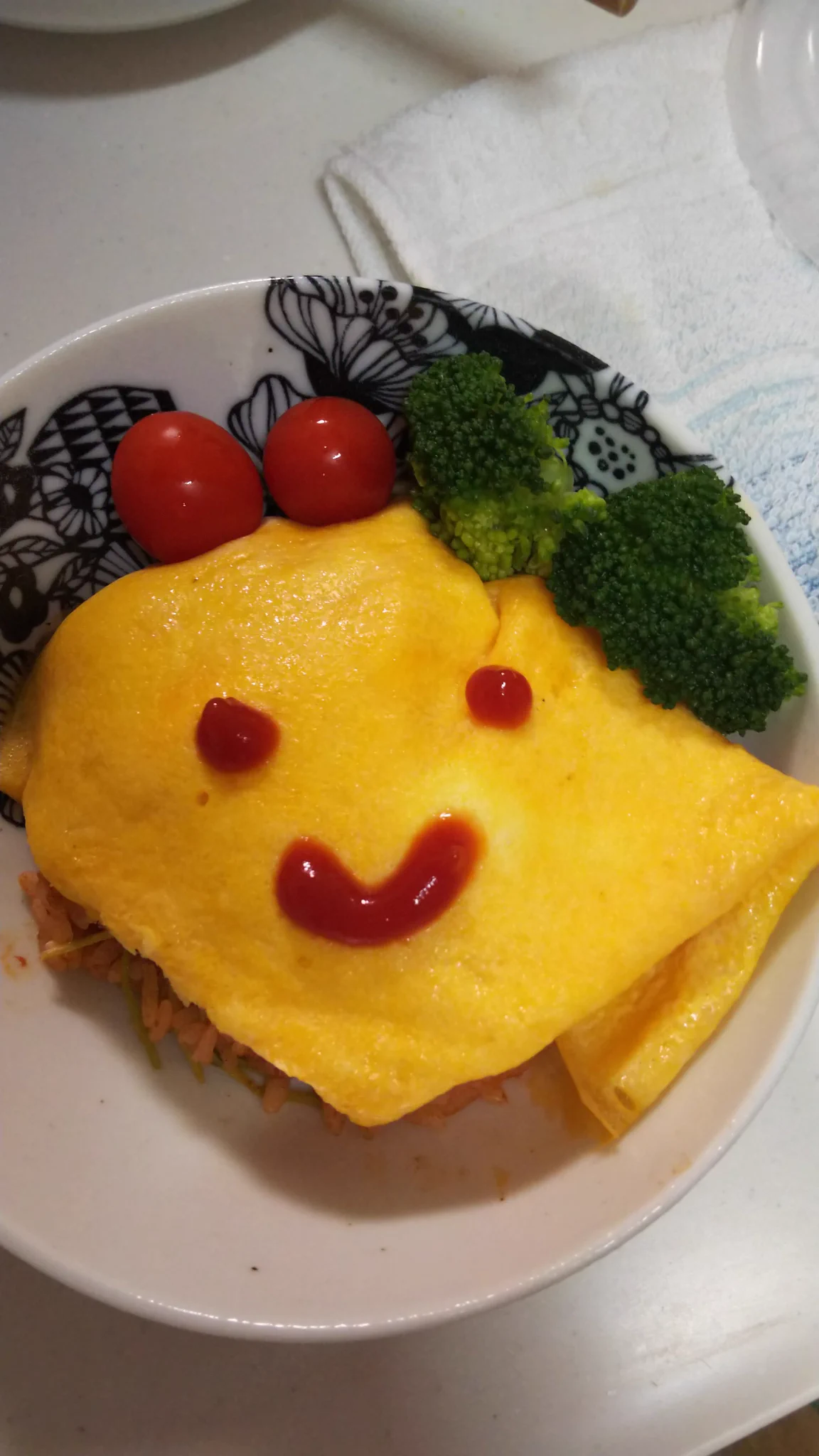 @PandaKanpo 気圧のせいなのか(育児家事ストレスかな)朝からアイスを食べるという愚行を犯したのですが、ちゃんとオムライスとお味噌汁作ったから許されるでしょうか 